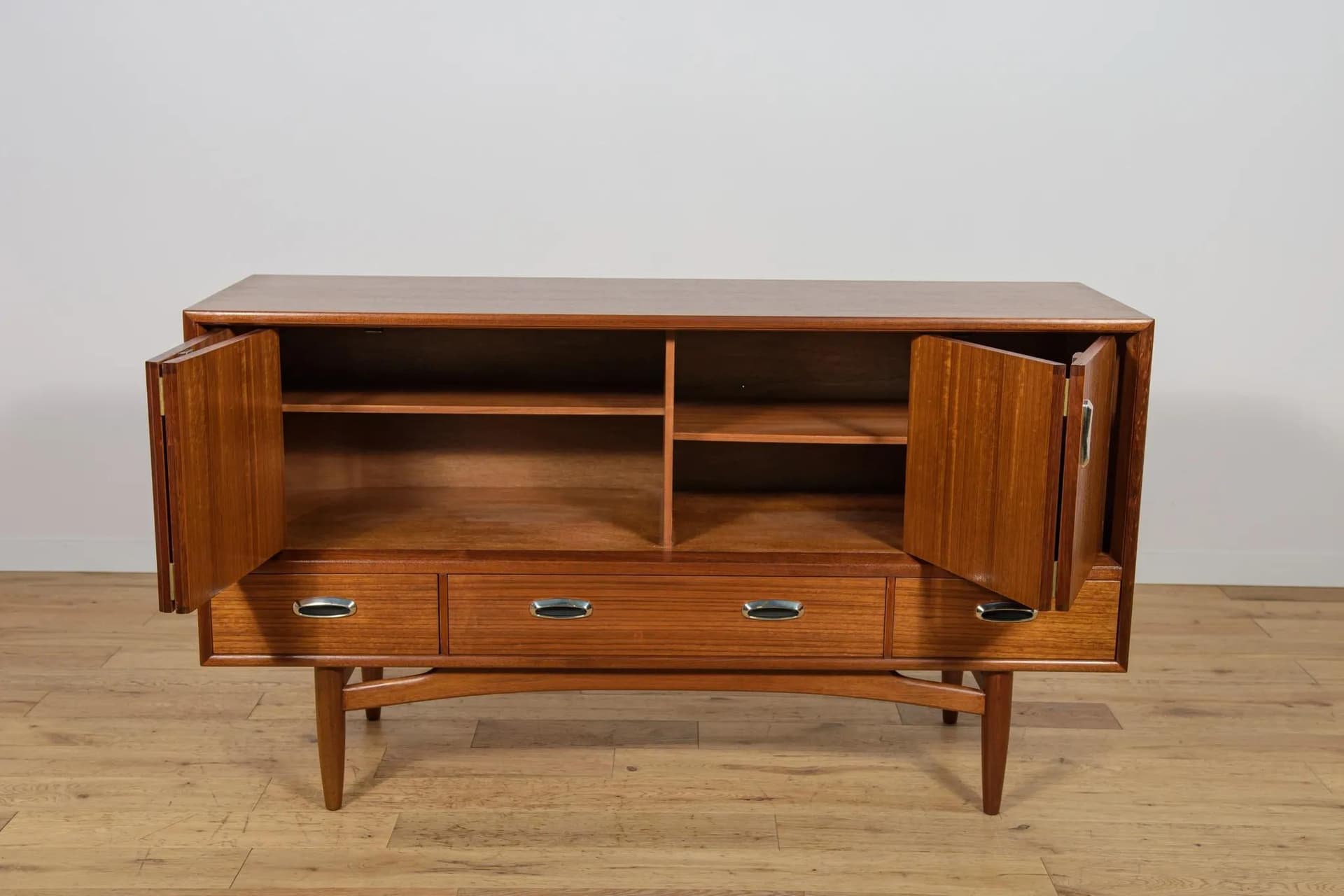 Sideboard, brown walnut, G-Plan, United Kingdom, 1960s. - 72568