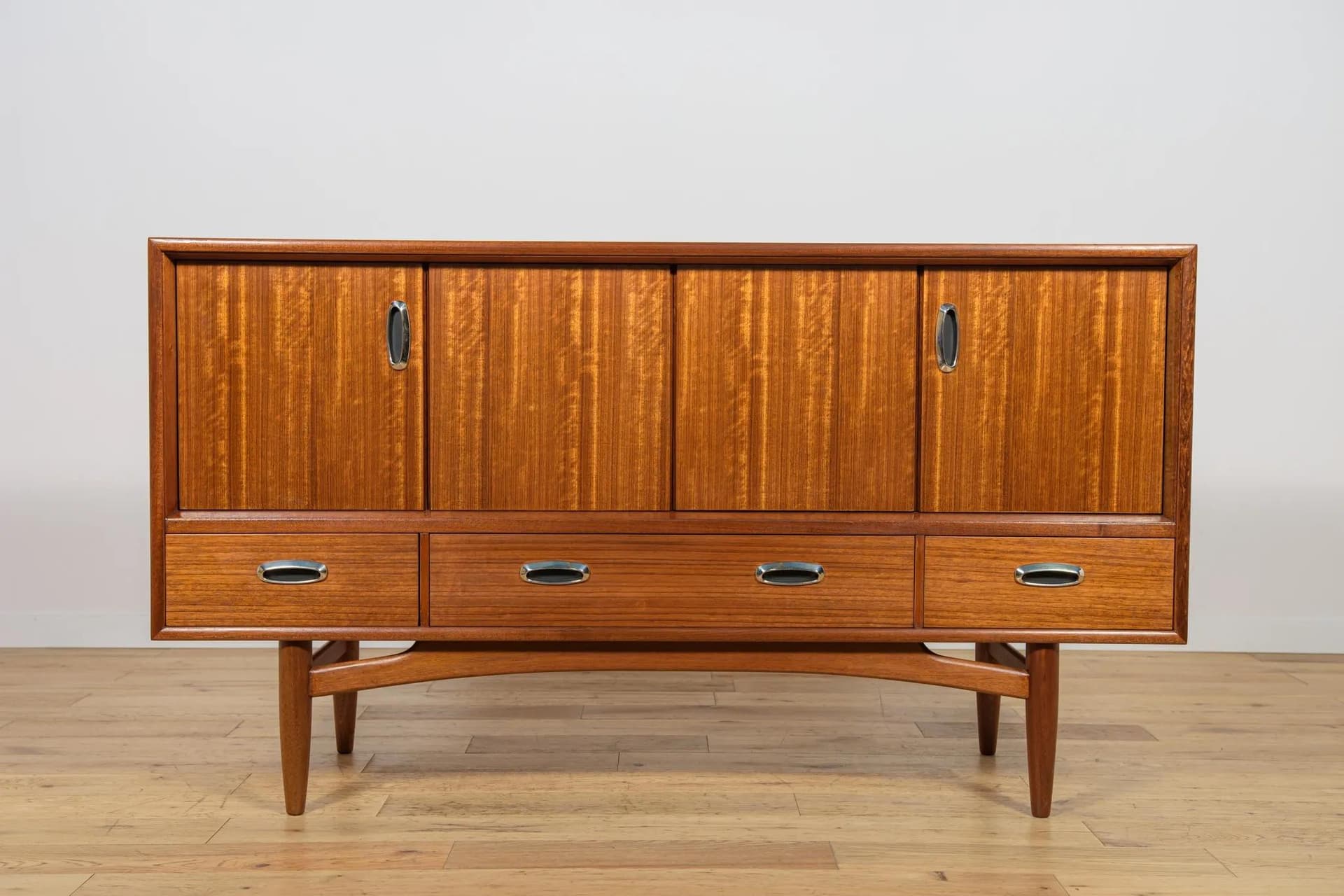 Sideboard, brown walnut, G-Plan, United Kingdom, 1960s. - 72564