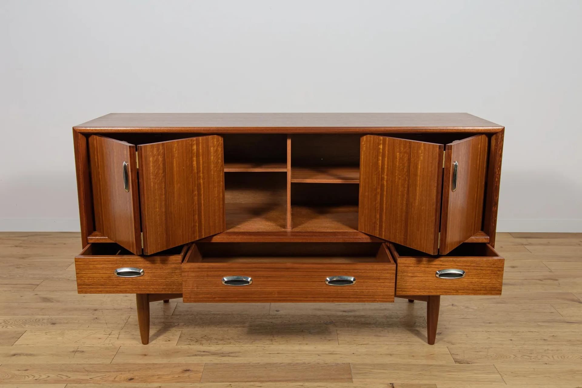 Sideboard, brown walnut, G-Plan, United Kingdom, 1960s. - 72569