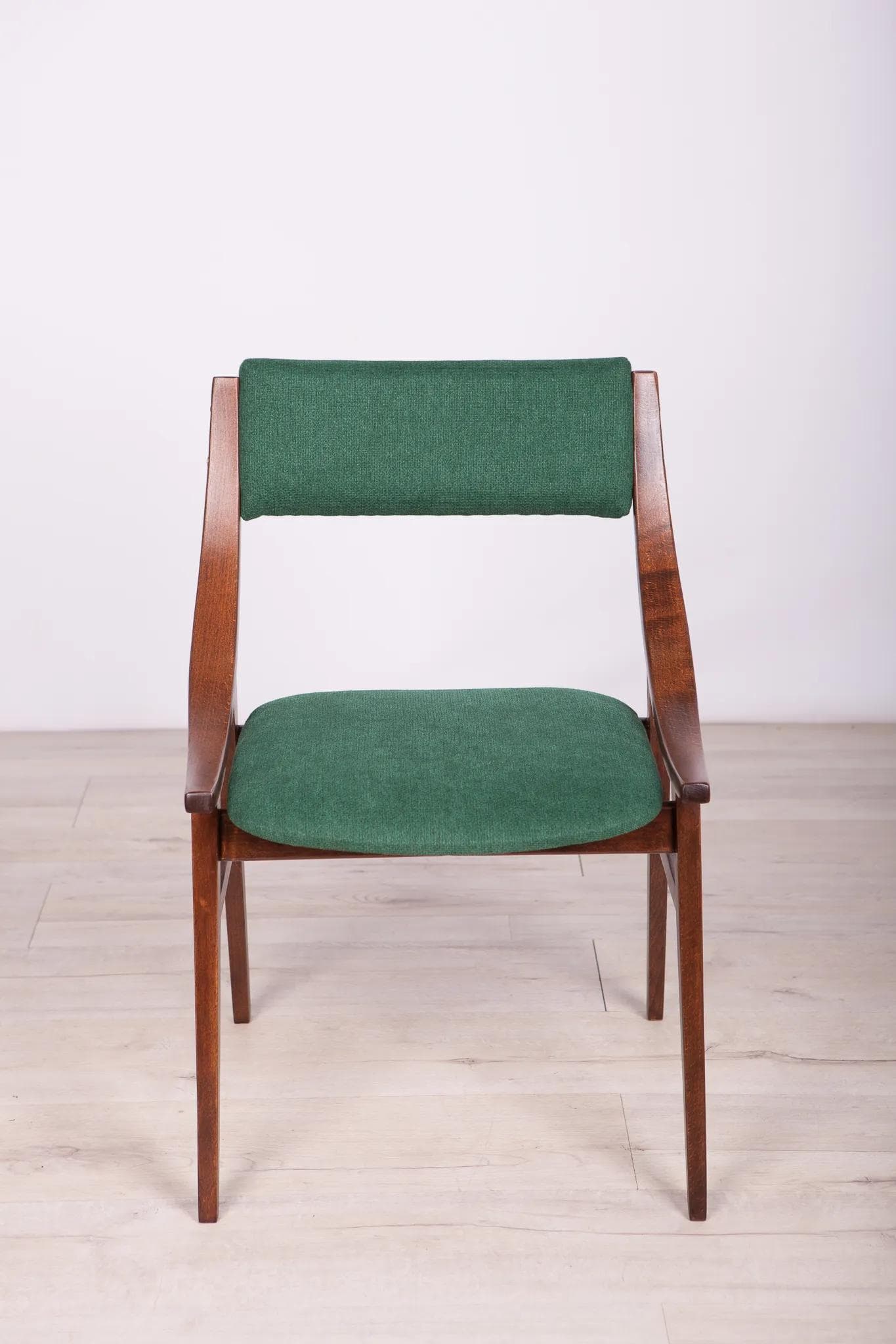 Komplet czterech krzeseł Skoczek, drewno brązowy, tkanina zielony, Zamojska Fabryka Mebli, Polska, lata 70. - 74093