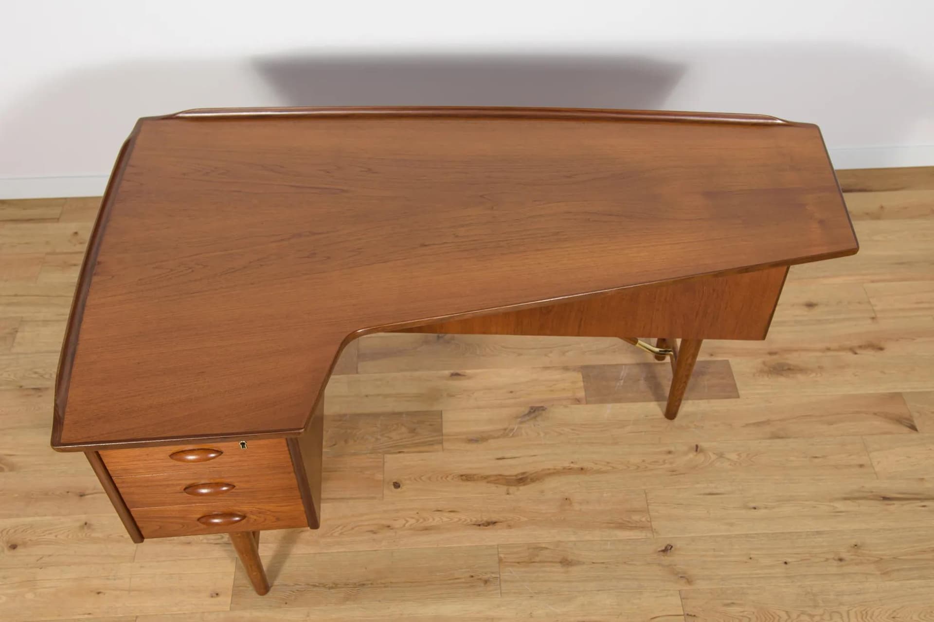 Desk Boomerang, brown teak, by P. Løvig Nielsen, Denmark, 1970s. - 73939
