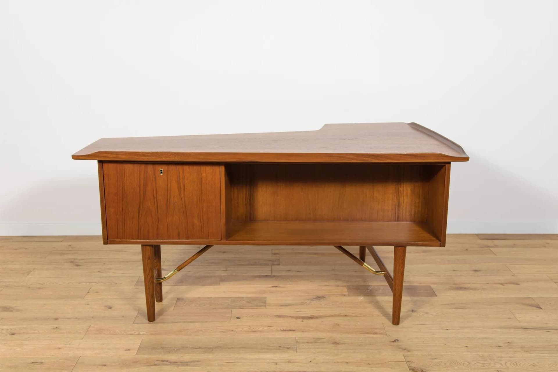 Desk Boomerang, brown teak, by P. Løvig Nielsen, Denmark, 1970s. - 73937