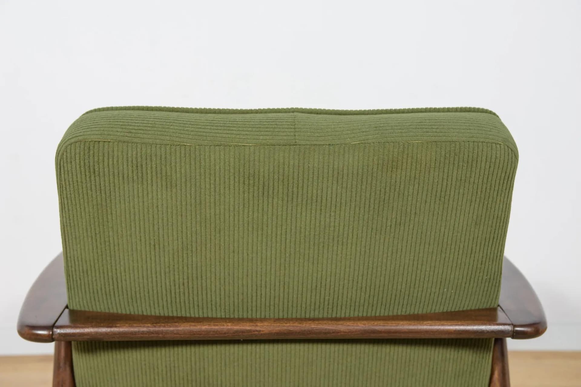 Fotel Typ 300-192, sztruks oliwkowy, buk brązowy, proj. J. Kędziorek, Polska, lata 70. - 73783