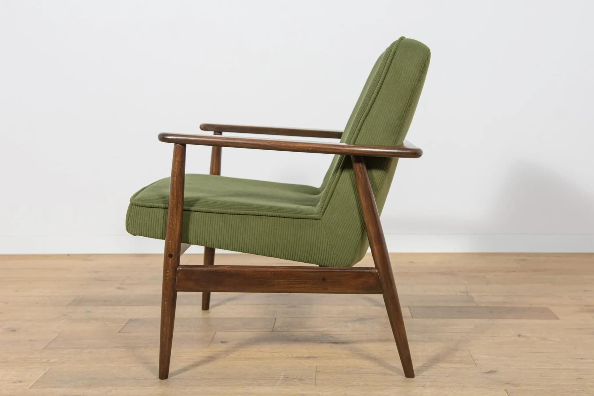 Fotel Typ 300-192, sztruks oliwkowy, buk brązowy, proj. J. Kędziorek, Polska, lata 70. - 73777
