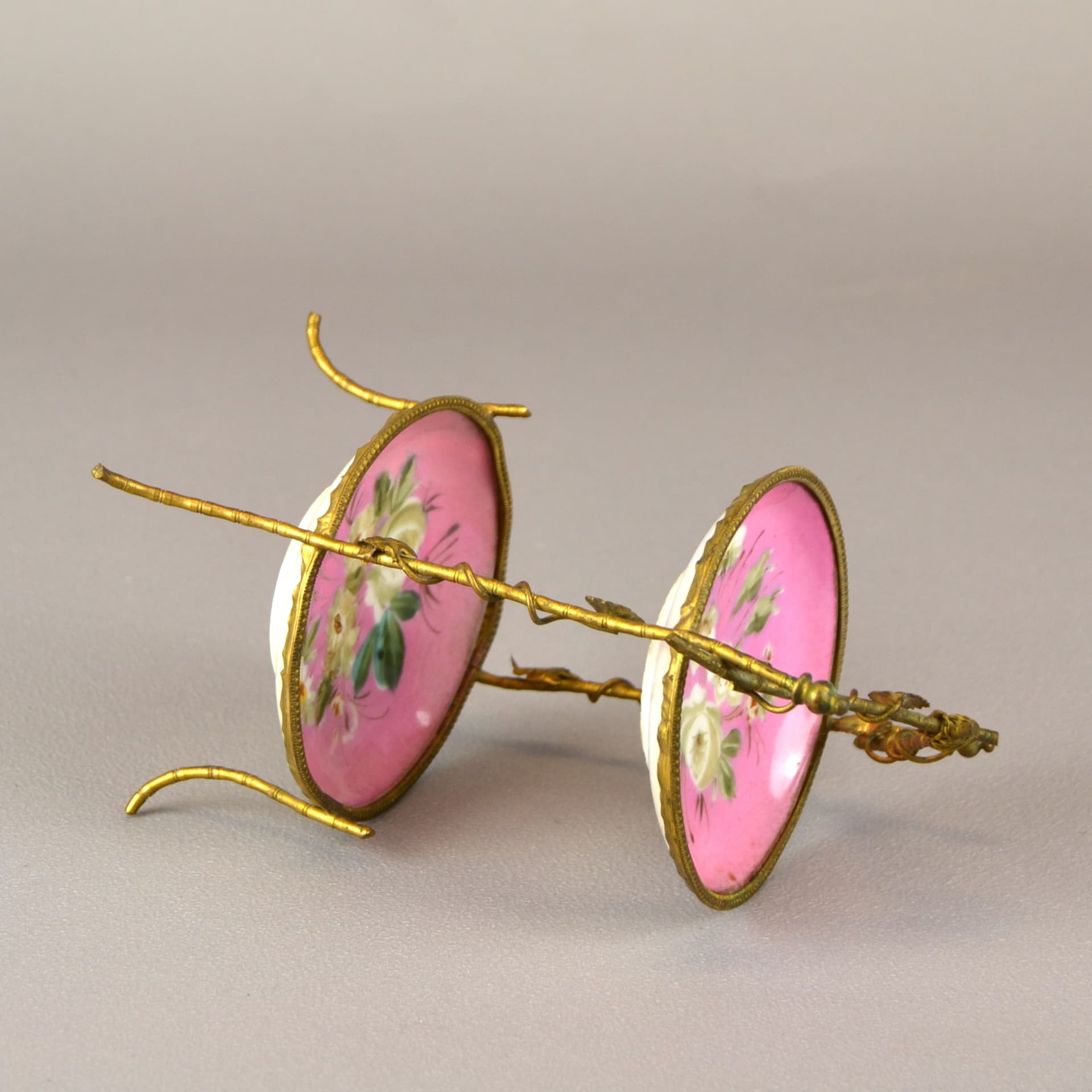 Jewelry Stand, pink porcelain, France, 19th c. - 541