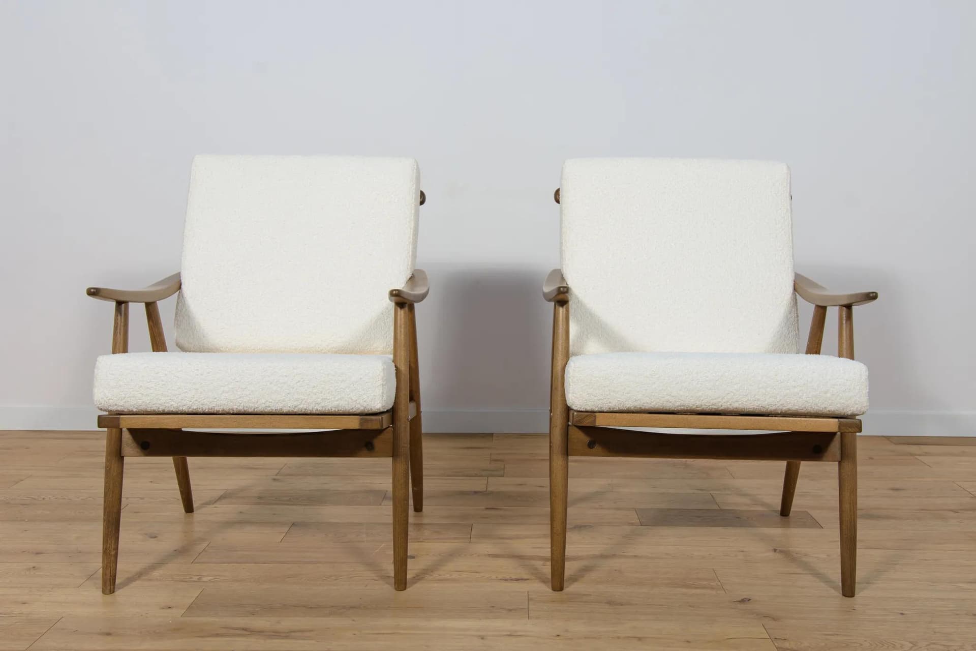 Para foteli, buk orzech, boucle biały, TON, Czechosłowacja, lata 60. - 73750