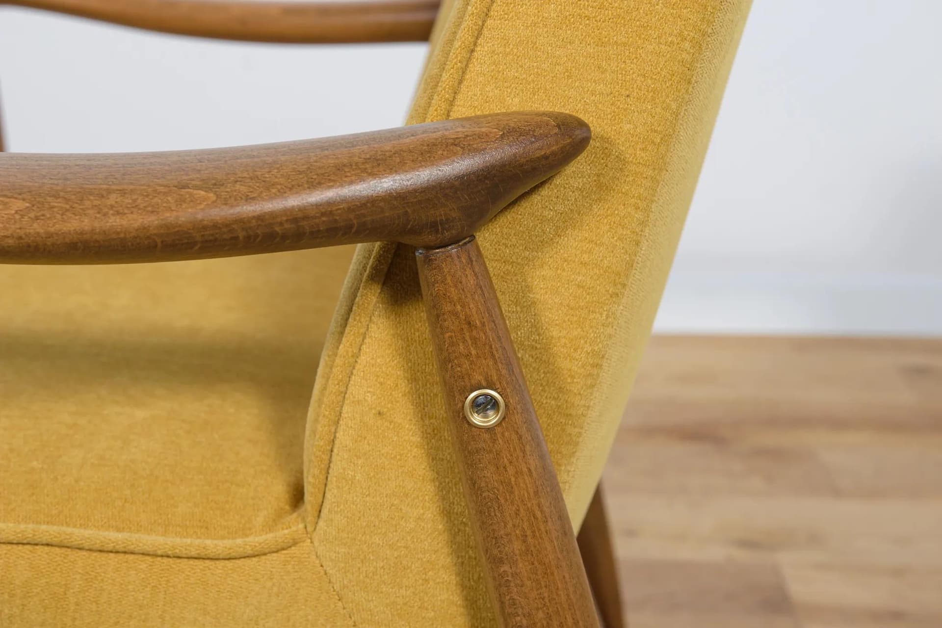 Fotel GFM-87, drewno brązowe, tkanina żółta, proj. J. Kędziorek, Polska, lata 70. - 75043