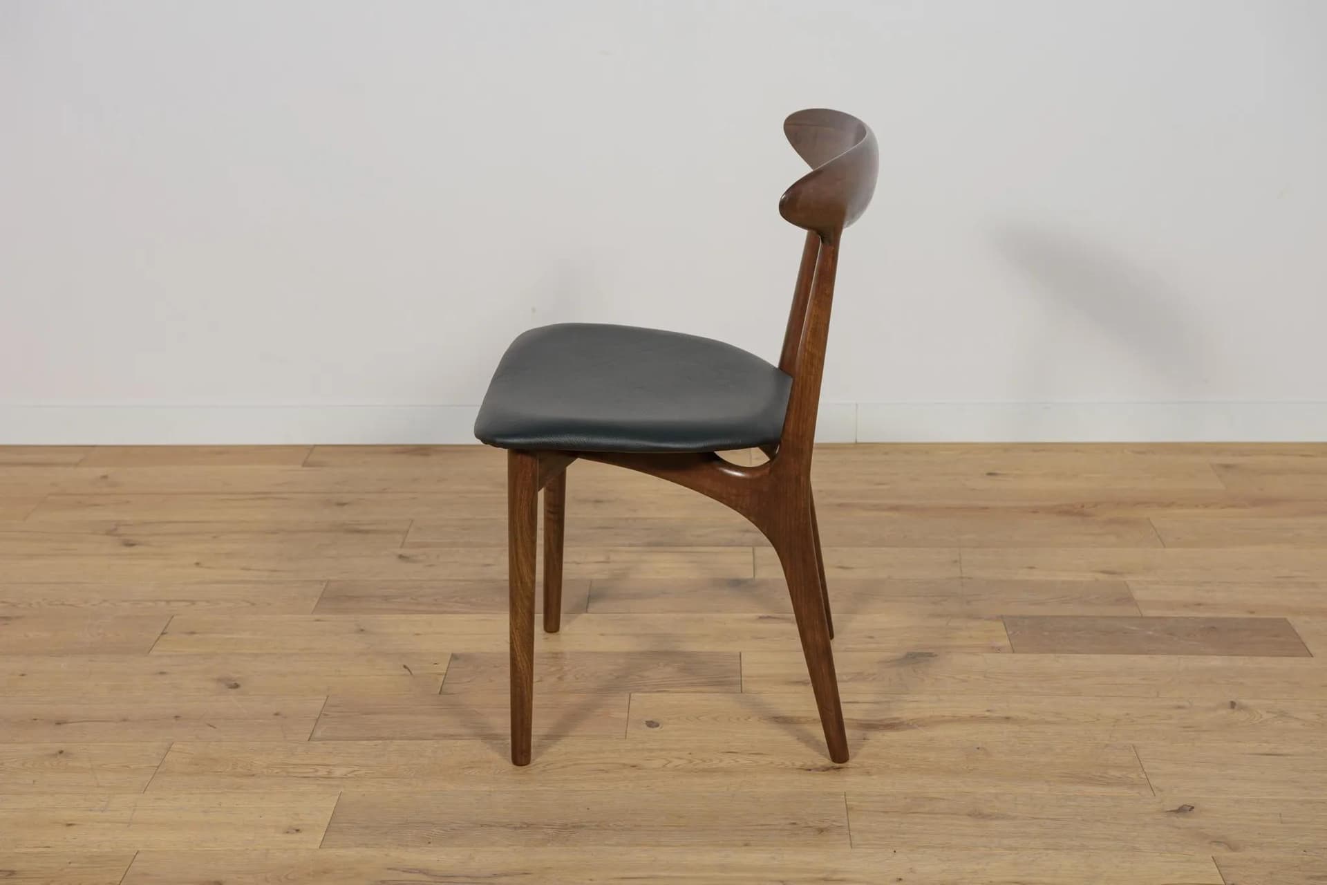 Set of six chairs Model 27, brown rosewood, black leather, by K. Østervig, Denmark, 1960s. - 74915