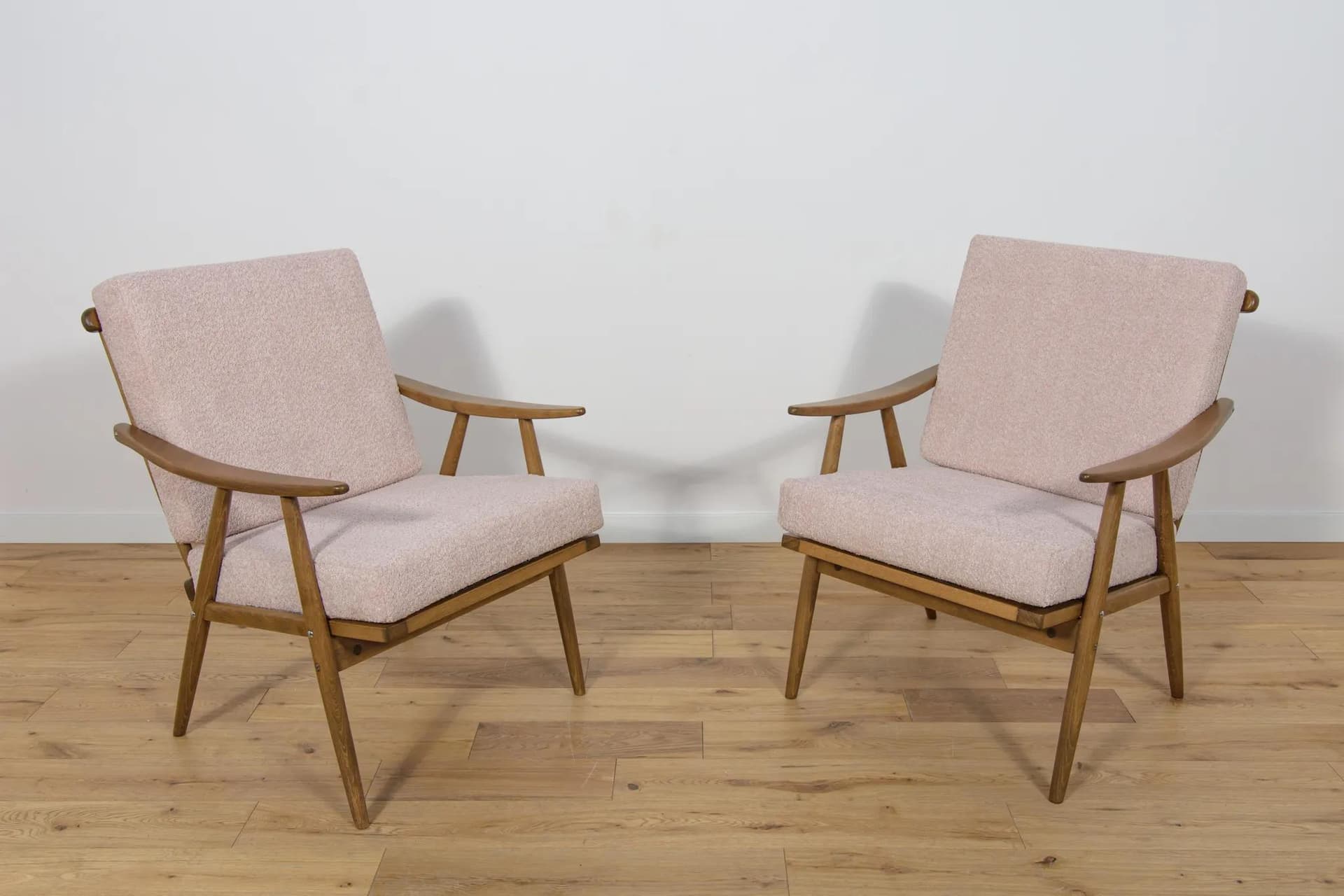 Para foteli, buk brązowy, boucle różowy, TON, Czechosłowacja, lata 60. - 74815