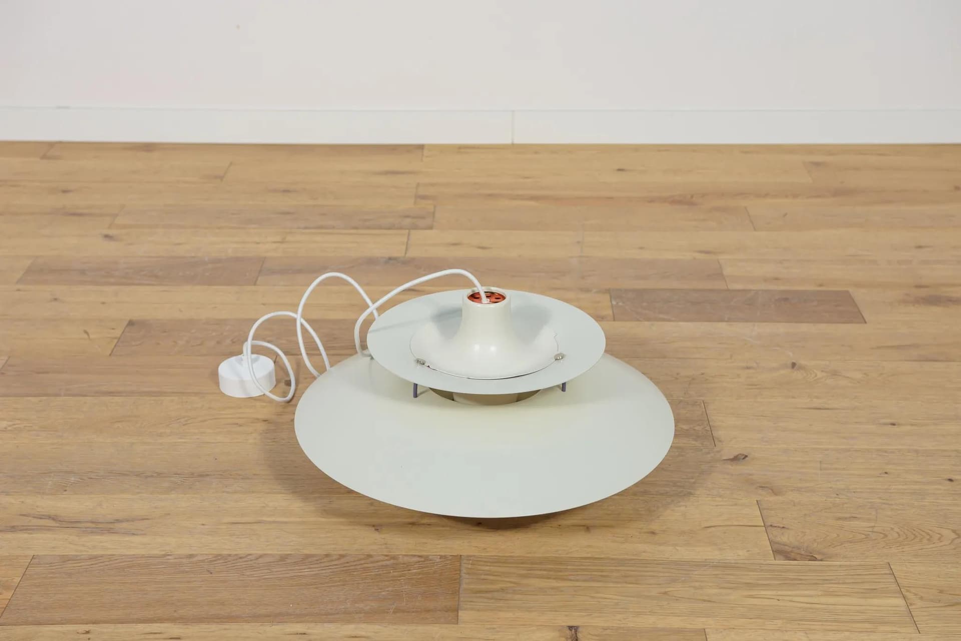 Lampa wisząca PH5, aluminium biały, proj. P. Henningsen, Louis Poulsen, Dania, lata 60. - 74749