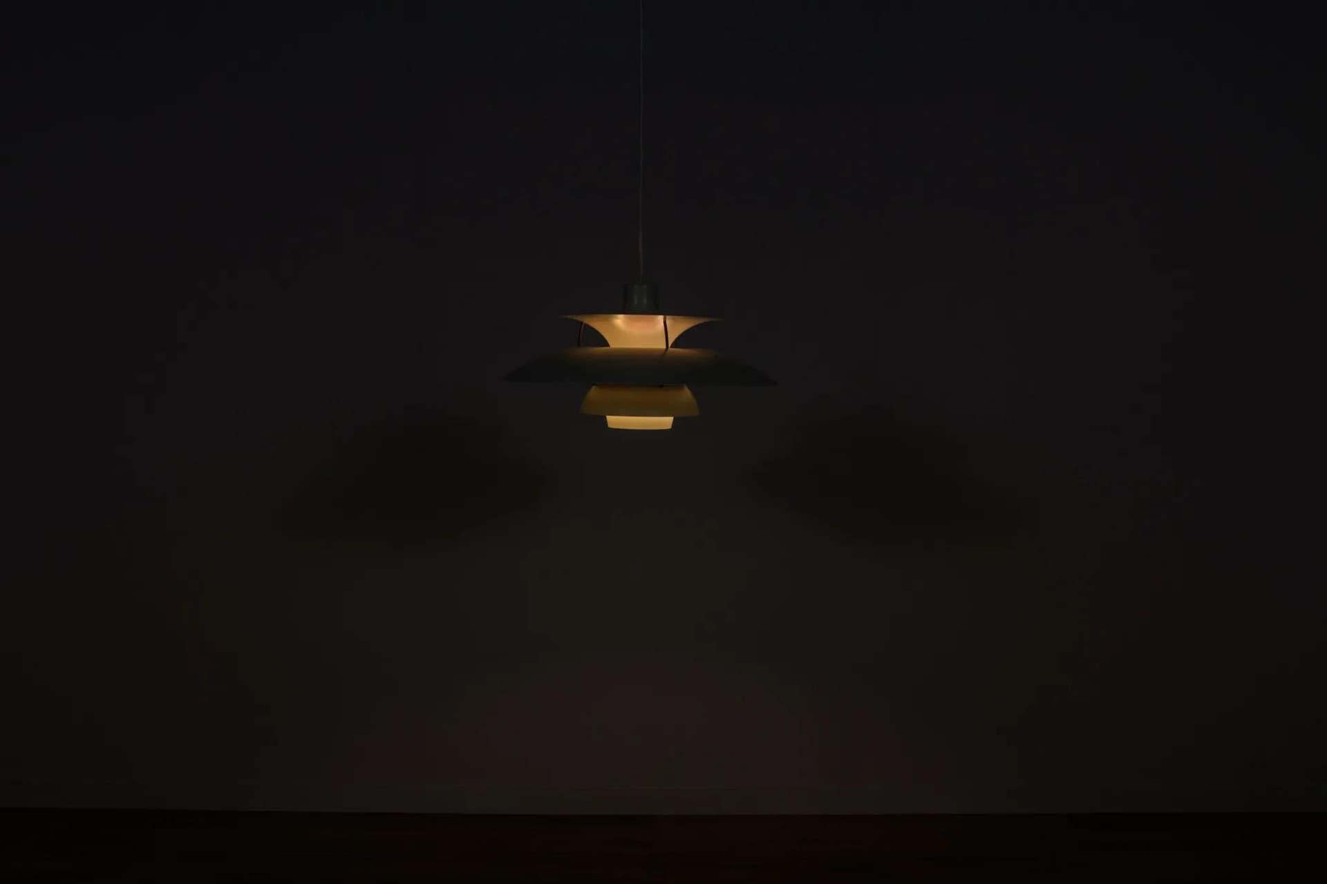 Lampa wisząca PH5, aluminium biały, proj. P. Henningsen, Louis Poulsen, Dania, lata 60. - 74754