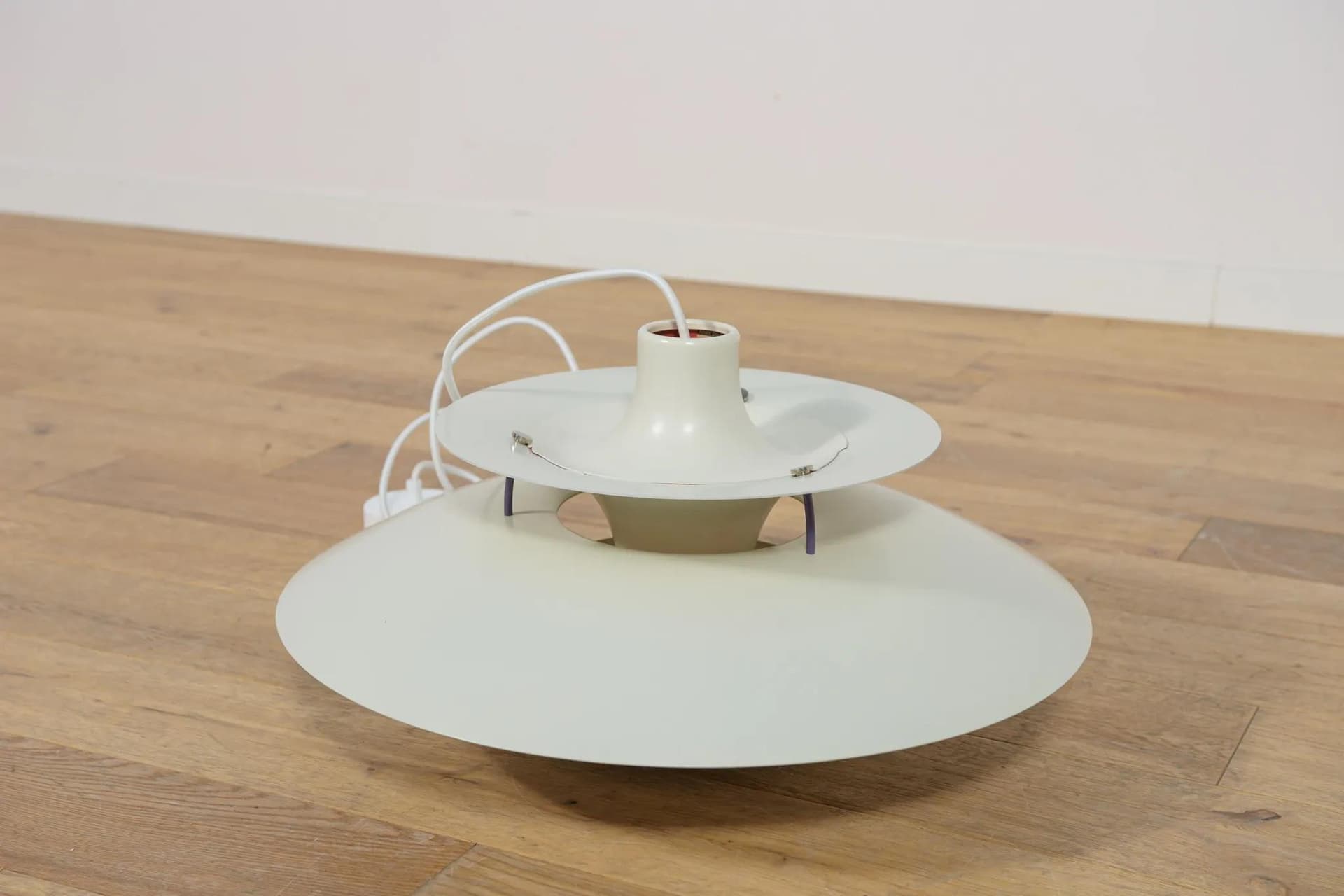 Lampa wisząca PH5, aluminium biały, proj. P. Henningsen, Louis Poulsen, Dania, lata 60. - 74751