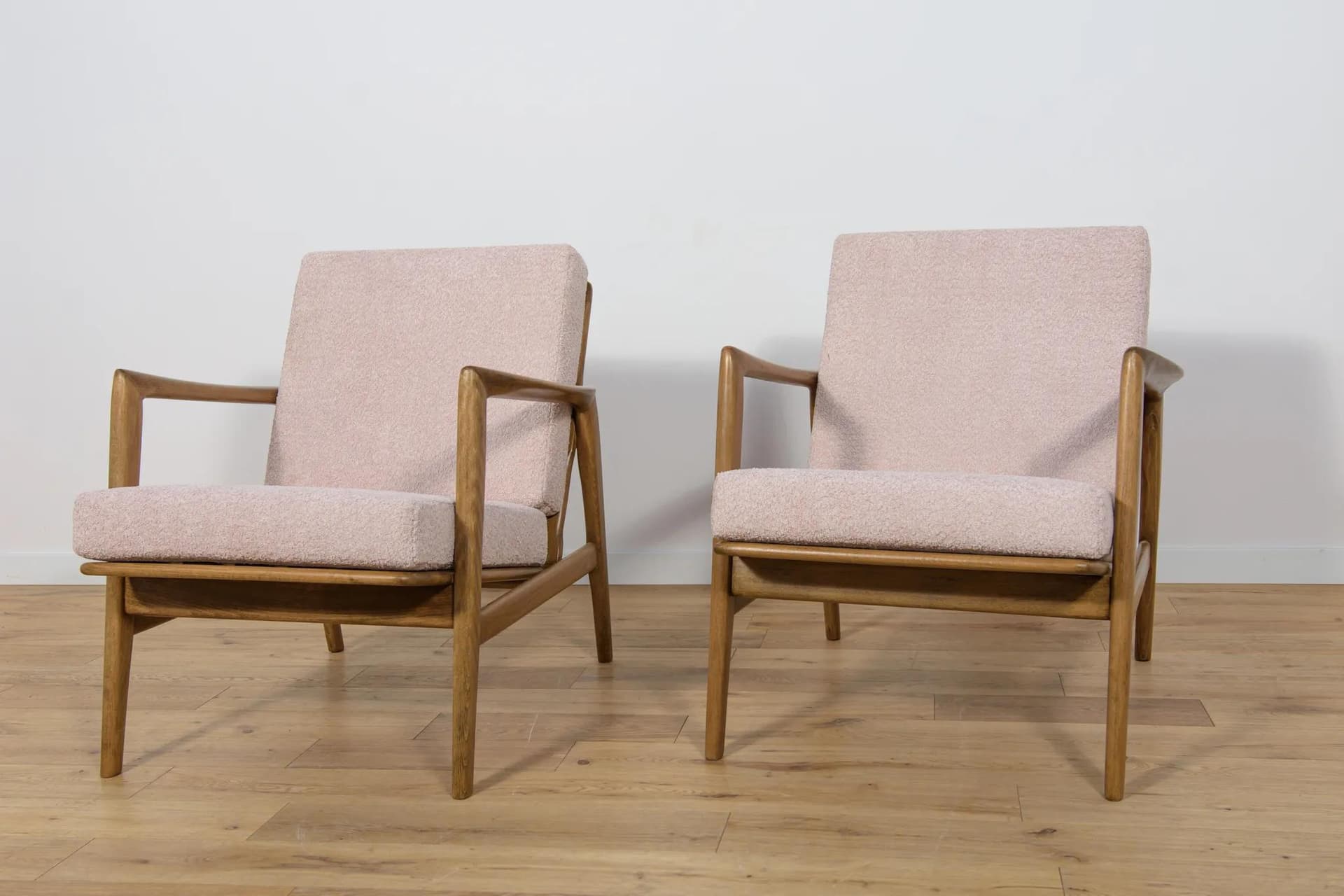 Pair of armchairs 300-139, pink boucle, brown beech, Swarzędzka Fabryka Mebli, Poland, 1960s. - 74672