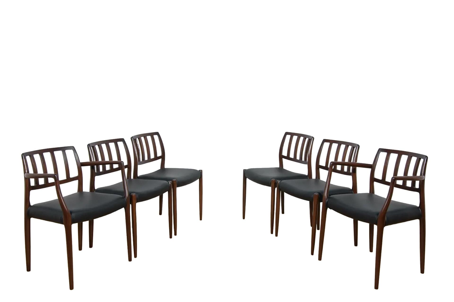 Komplet sześciu krzeseł Model 83, teak brązowy, skóra czarna, proj. N. O. Møller, J.L. Møllers Møbelfabrik, Dania, lata 60.