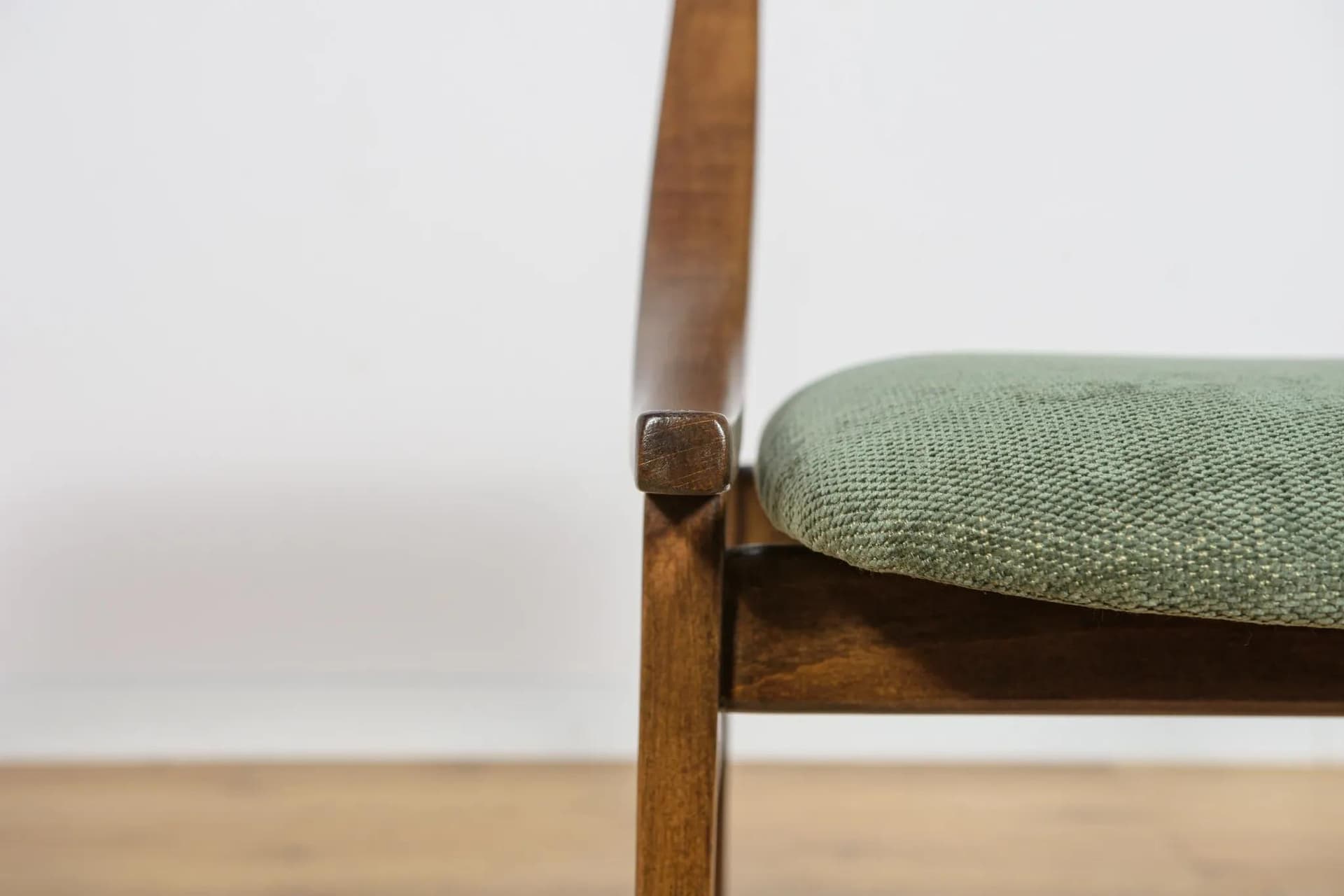 Komplet czterech krzeseł Skoczek, tkanina zielona, buk brazowy, proj. J. Kędziorek, Zamojska Fabryka Mebli, Polska, lata 70. - 74600