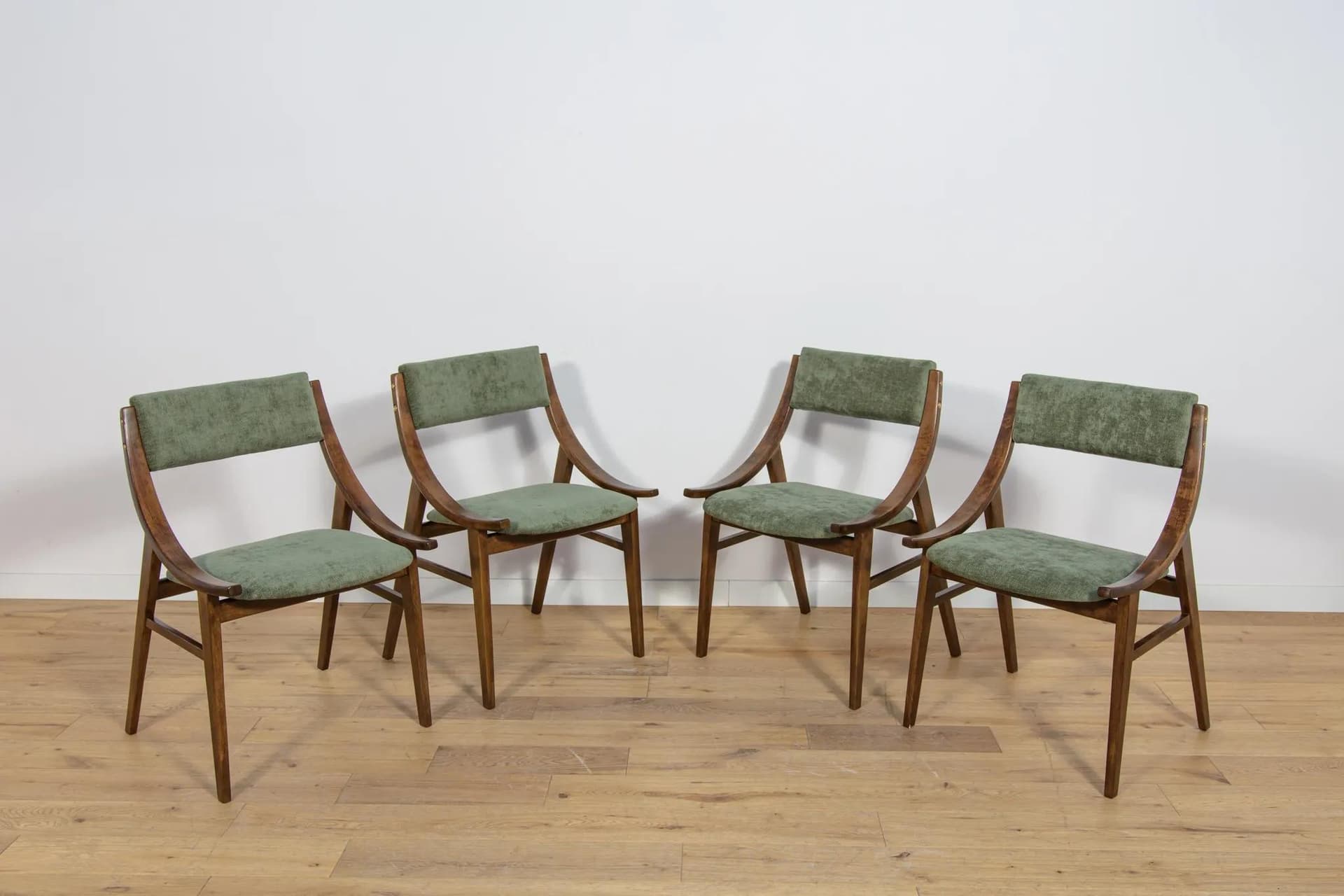 Komplet czterech krzeseł Skoczek, tkanina zielona, buk brazowy, proj. J. Kędziorek, Zamojska Fabryka Mebli, Polska, lata 70. - 74593