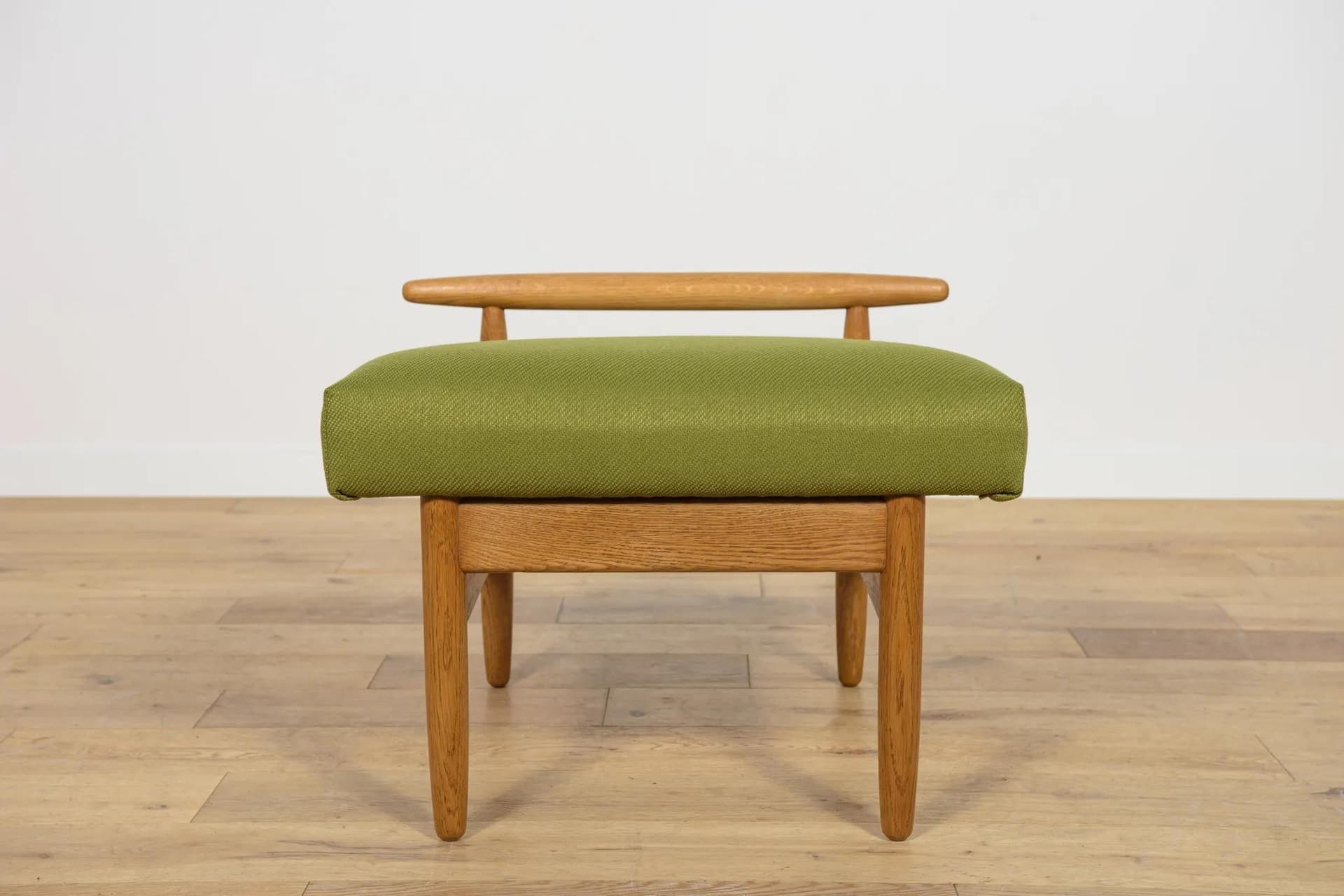 Stołek J 65, dąb brązowy, tkanina zielona, proj. E. A. Johansson, FDB Møbler, Dania, lata 50. - 74582