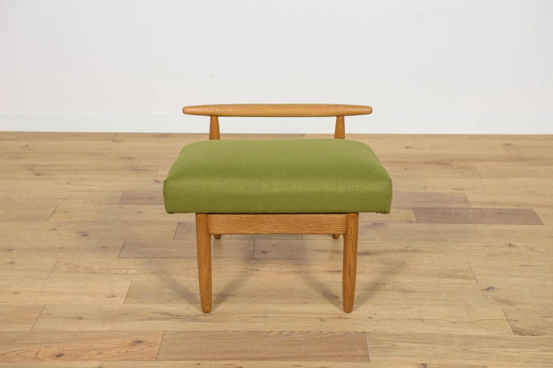 Stołek J 65, dąb brązowy, tkanina zielona, proj. E. A. Johansson, FDB Møbler, Dania, lata 50. - 74584