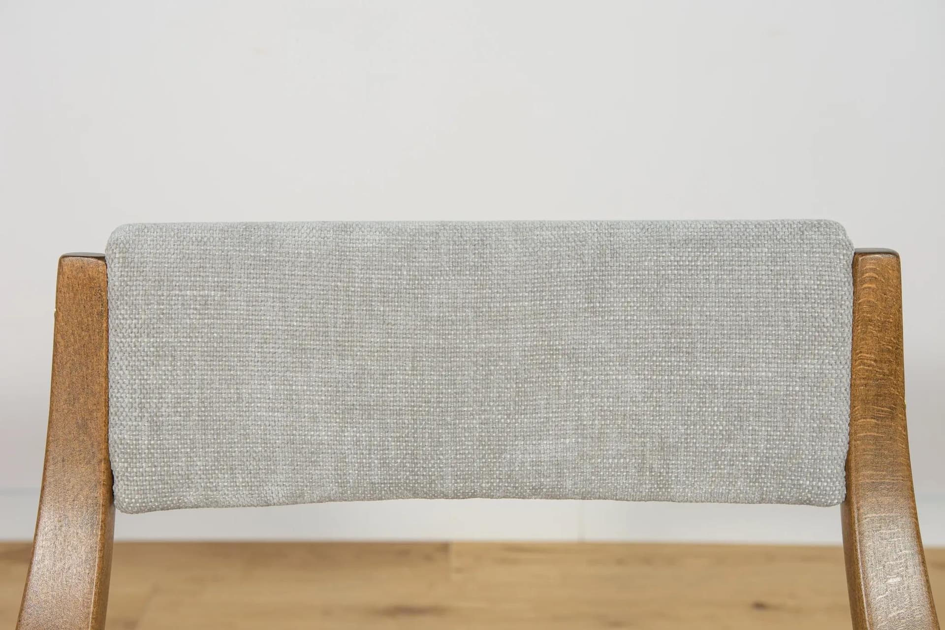 Komplet sześciu krzeseł Skoczek, orzech, tkanina szara, proj. J. Kędziorek, dla Zamojskich Fabryk Mebli, Polska, lata 70. - 74465