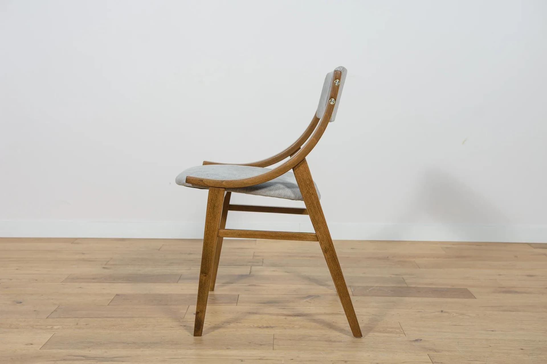 Komplet sześciu krzeseł Skoczek, orzech, tkanina szara, proj. J. Kędziorek, dla Zamojskich Fabryk Mebli, Polska, lata 70. - 74466