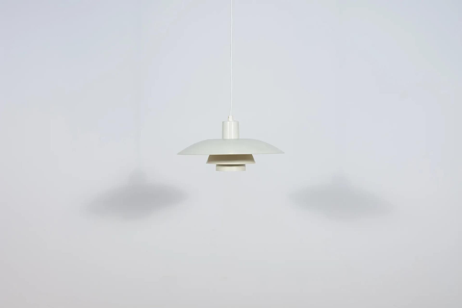 Lampa wisząca PH 4/3, metal ivory white, proj. P. Henningsen, Louis Poulsen, Dania, lata 60. - 74398