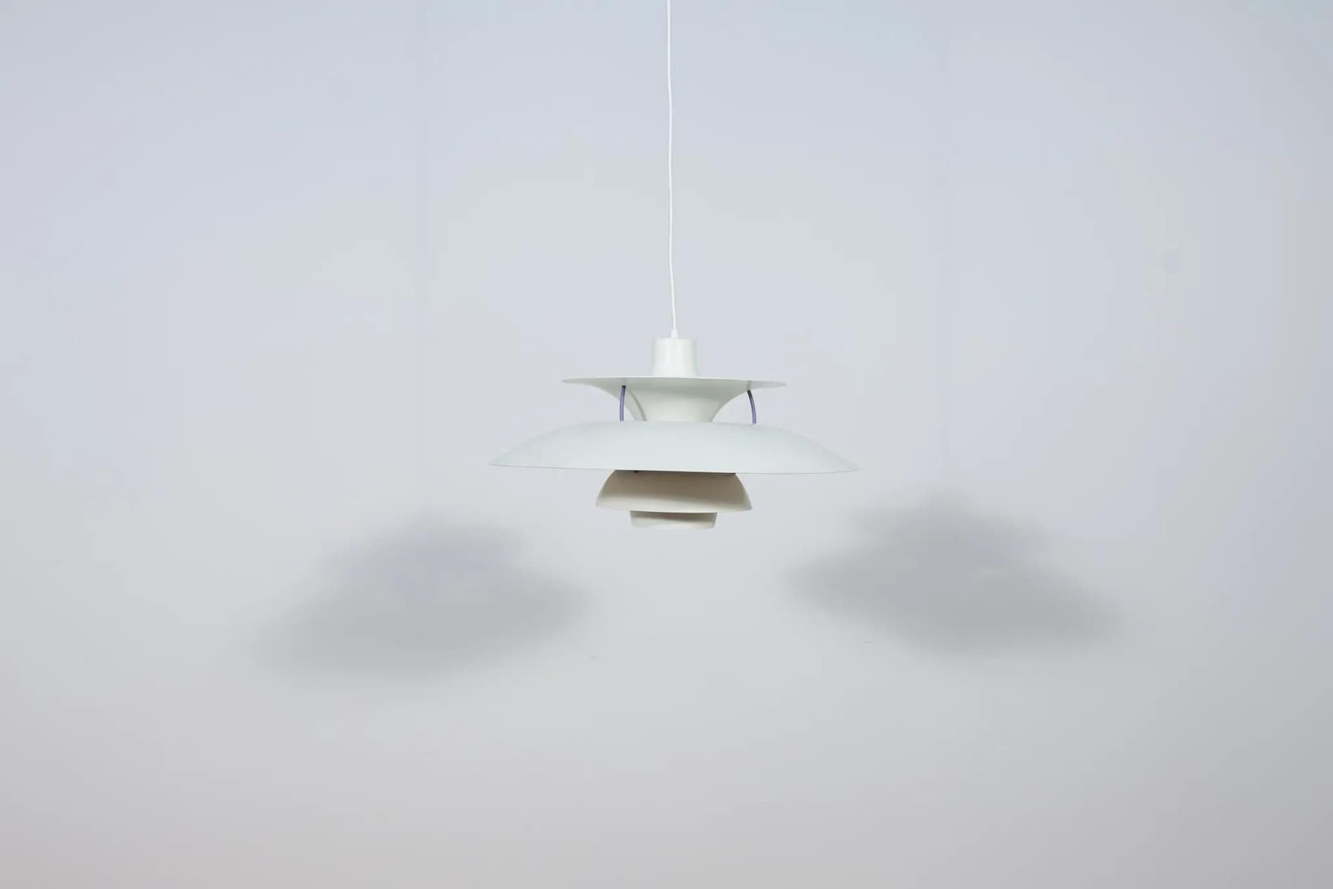 Lampa wisząca PH5, aluminium biały, proj. P. Henningsen, Louis Poulsen, Dania, lata 60. - 74269