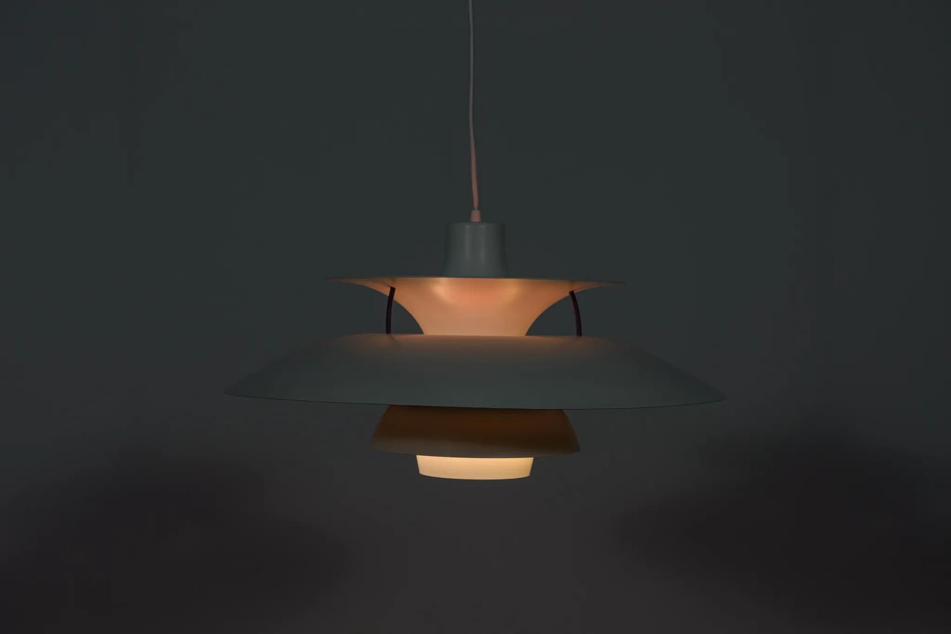 Lampa wisząca PH5, aluminium biały, proj. P. Henningsen, Louis Poulsen, Dania, lata 60. - 74271