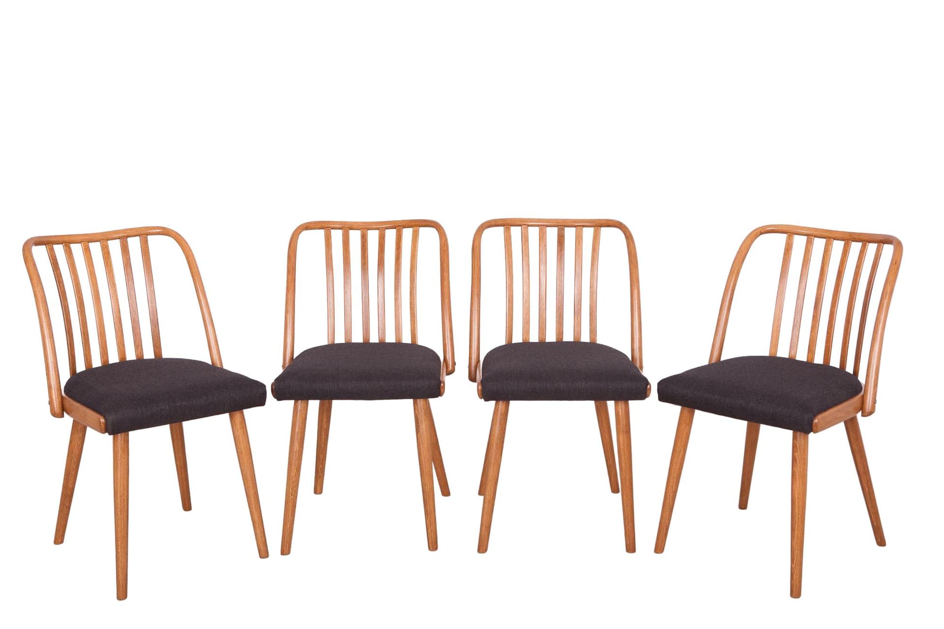 Komplet czterech krzeseł, orzech, tkanina czarna, proj. A. Suman, TON, Czechosłowacja, lata 60.