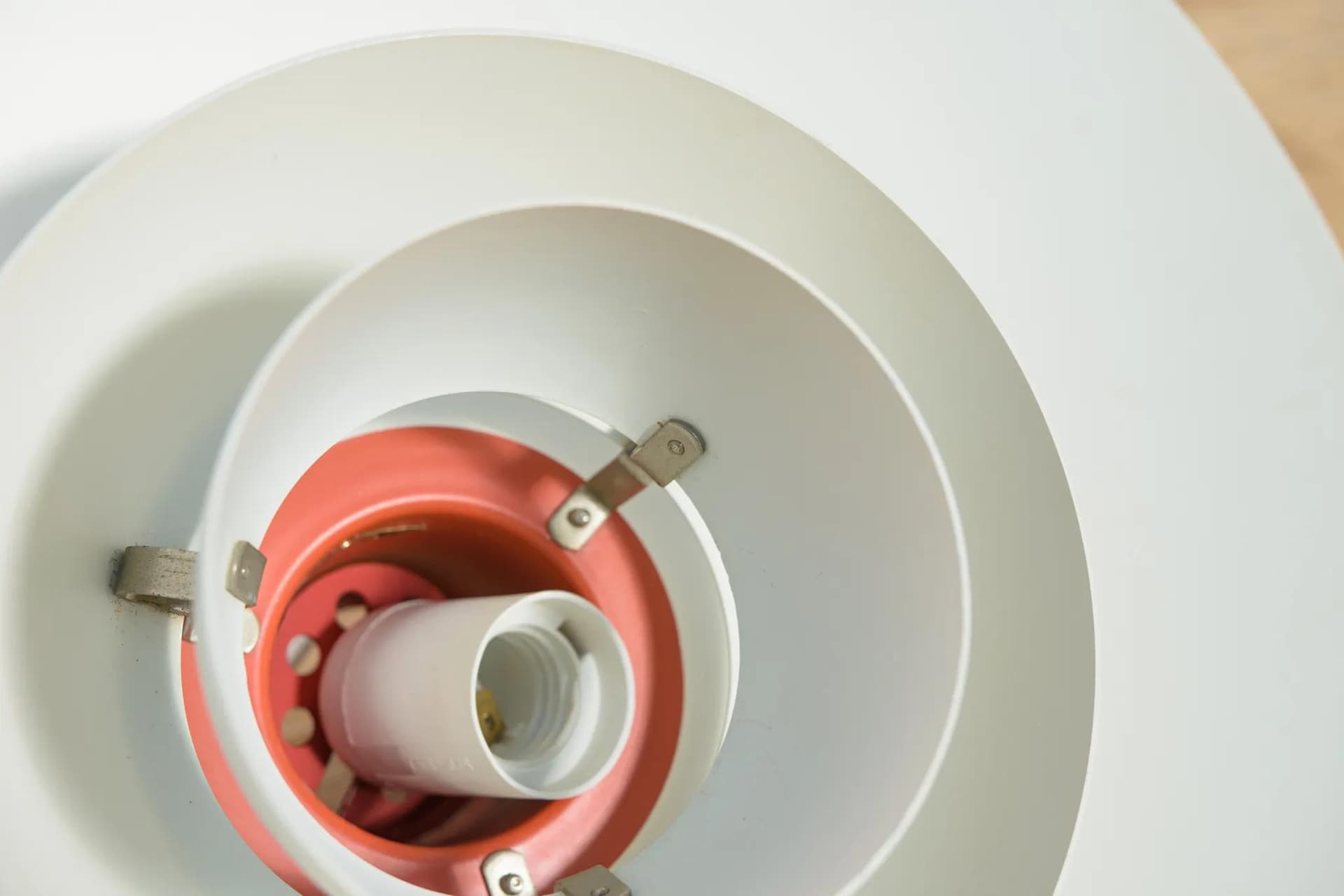 Lampa wisząca PH 4/3, ivory white, aluminium, proj. P. Henningsen, Louis Poulsen, Dania, lata 60. - 75164