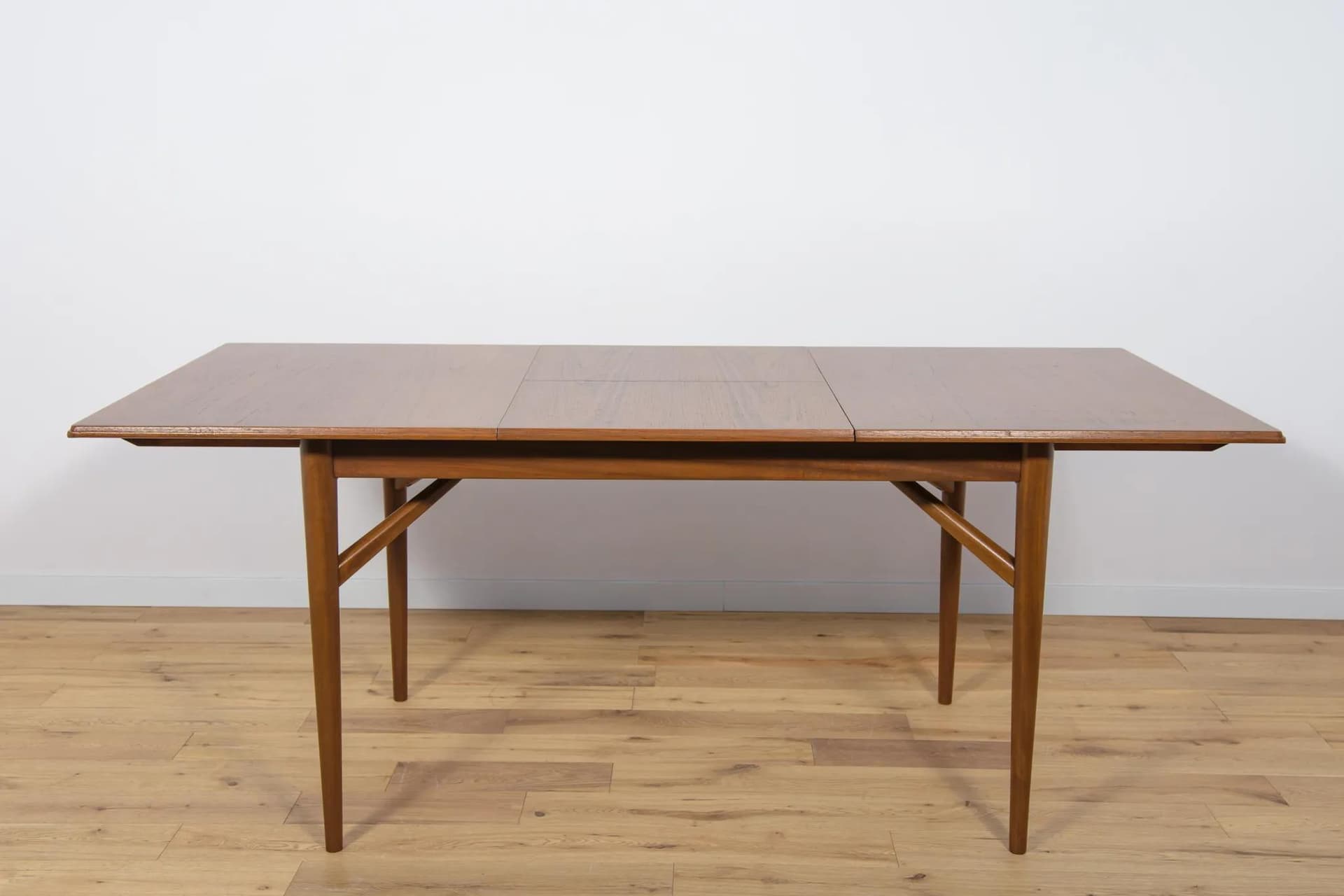 Extendable Table Everest, brown teak, United Kingdom, 1960s. - 75346
