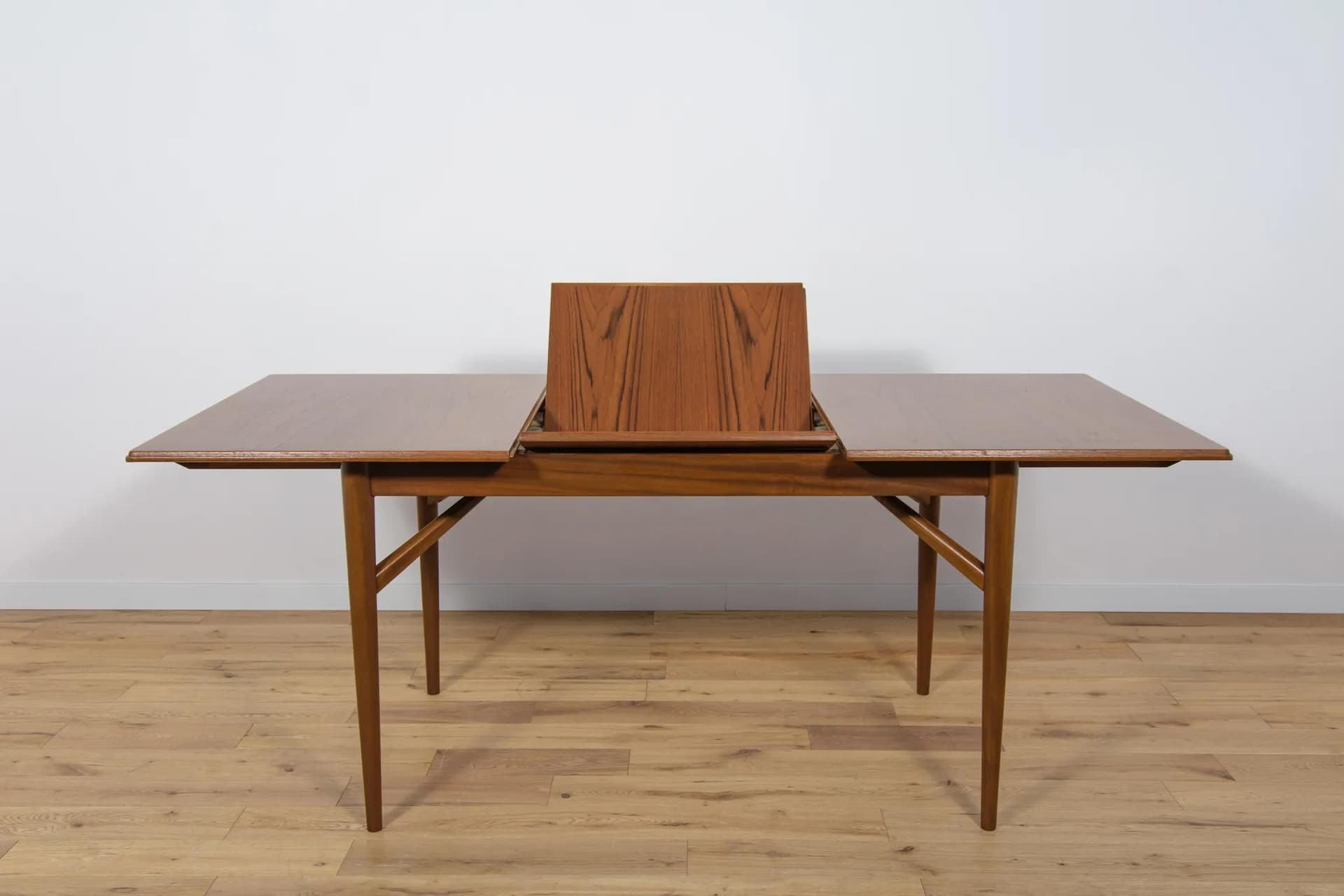 Extendable Table Everest, brown teak, United Kingdom, 1960s. - 75345