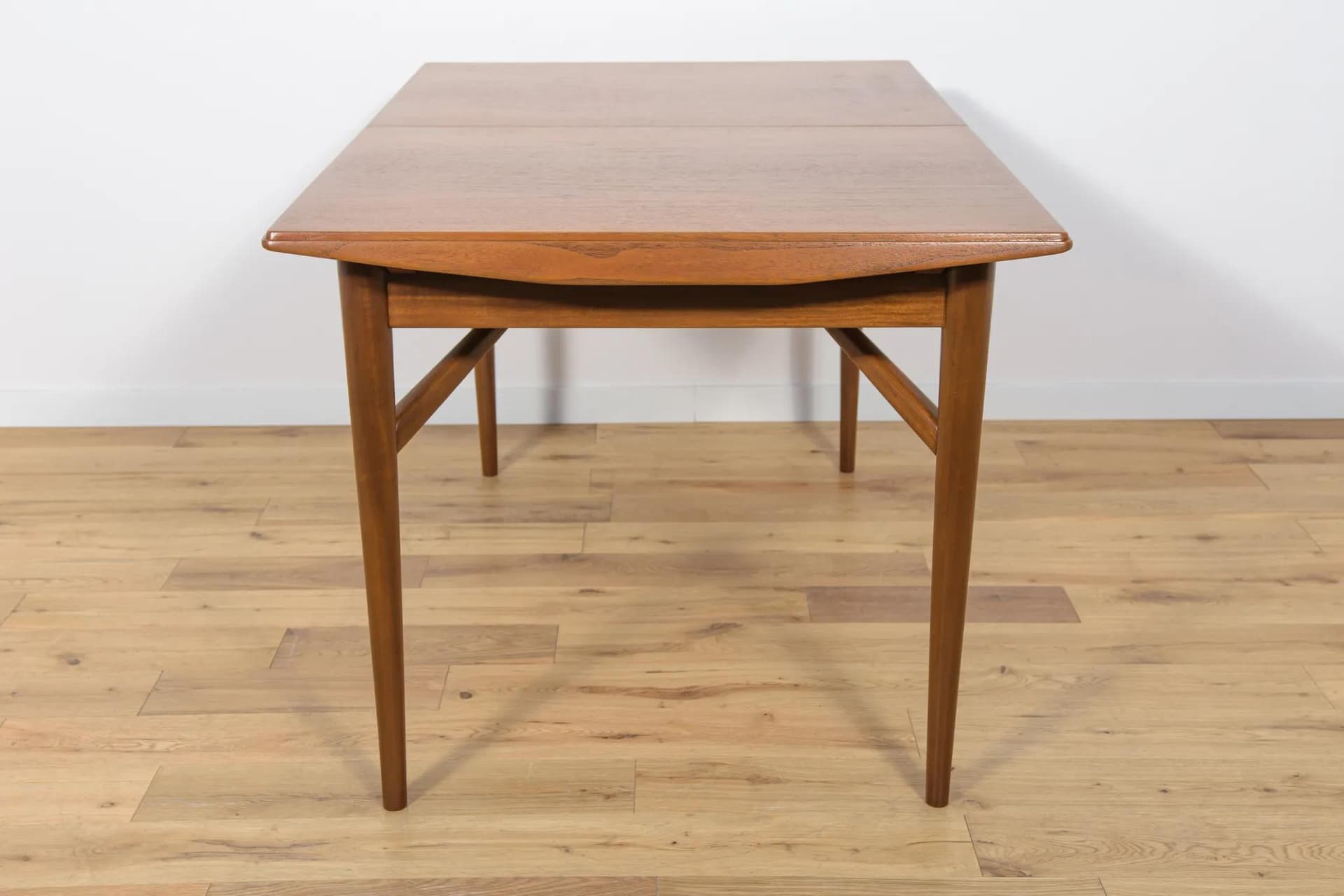 Extendable Table Everest, brown teak, United Kingdom, 1960s. - 75348