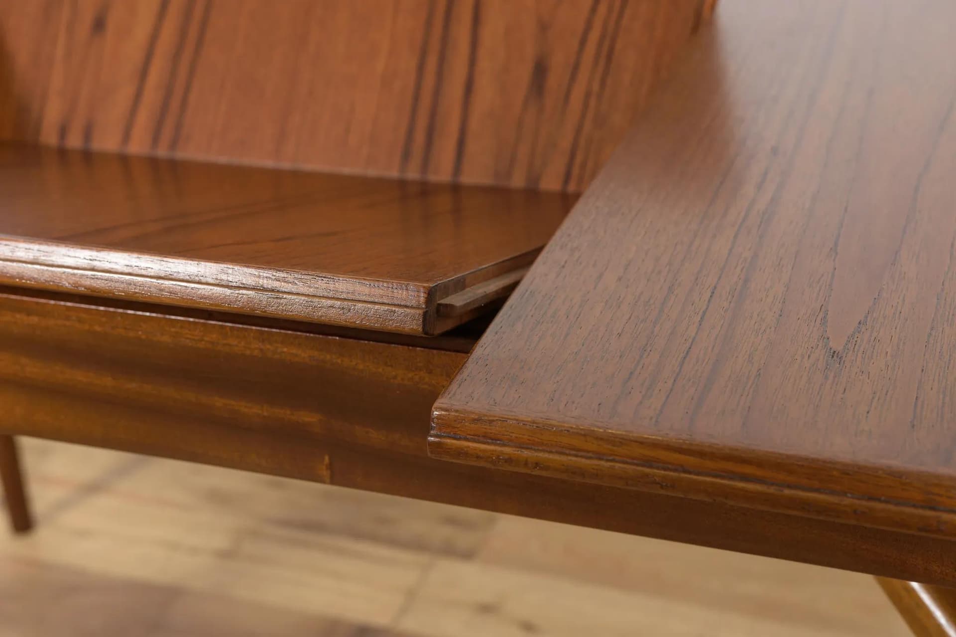 Extendable Table Everest, brown teak, United Kingdom, 1960s. - 75341