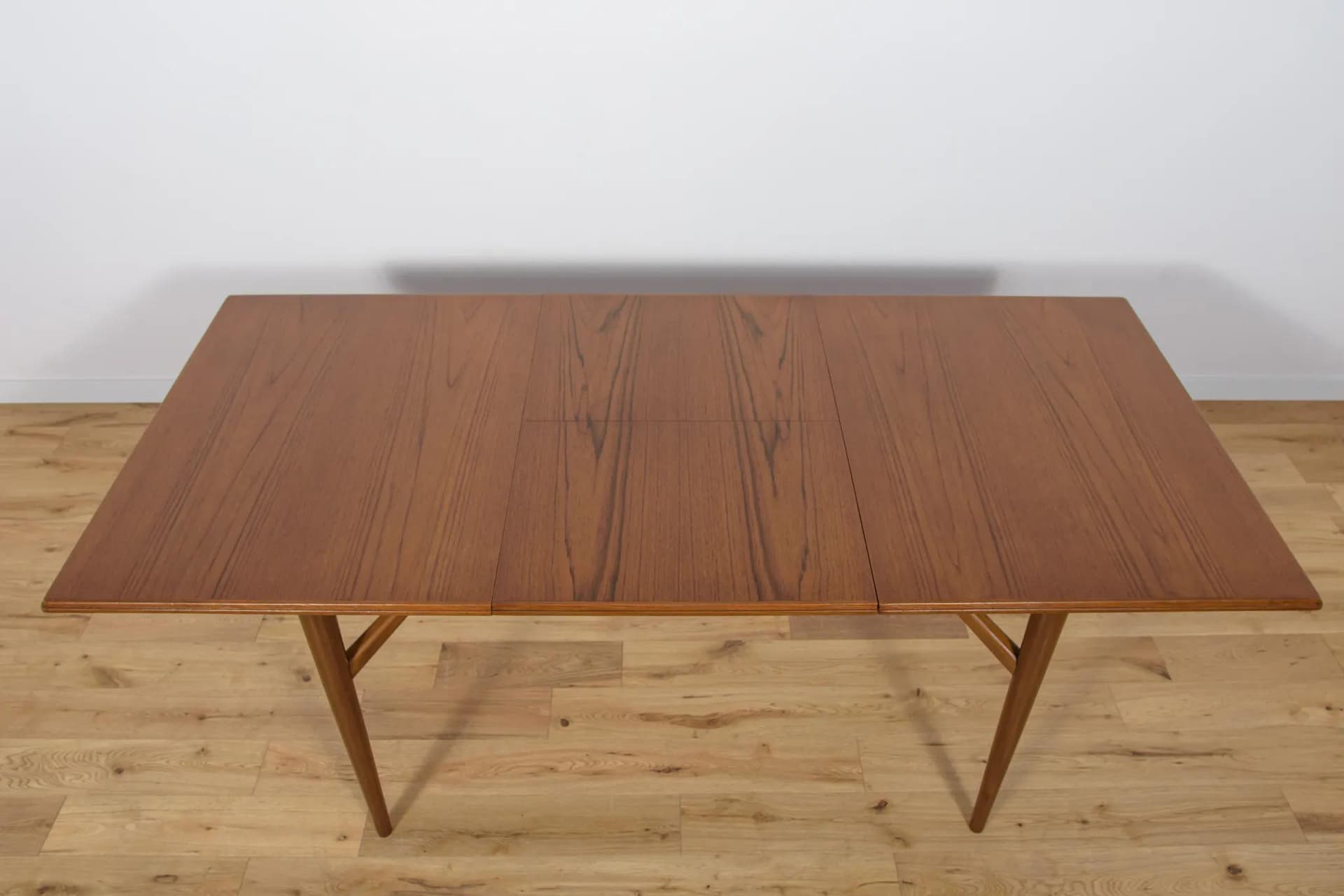 Extendable Table Everest, brown teak, United Kingdom, 1960s. - 75342