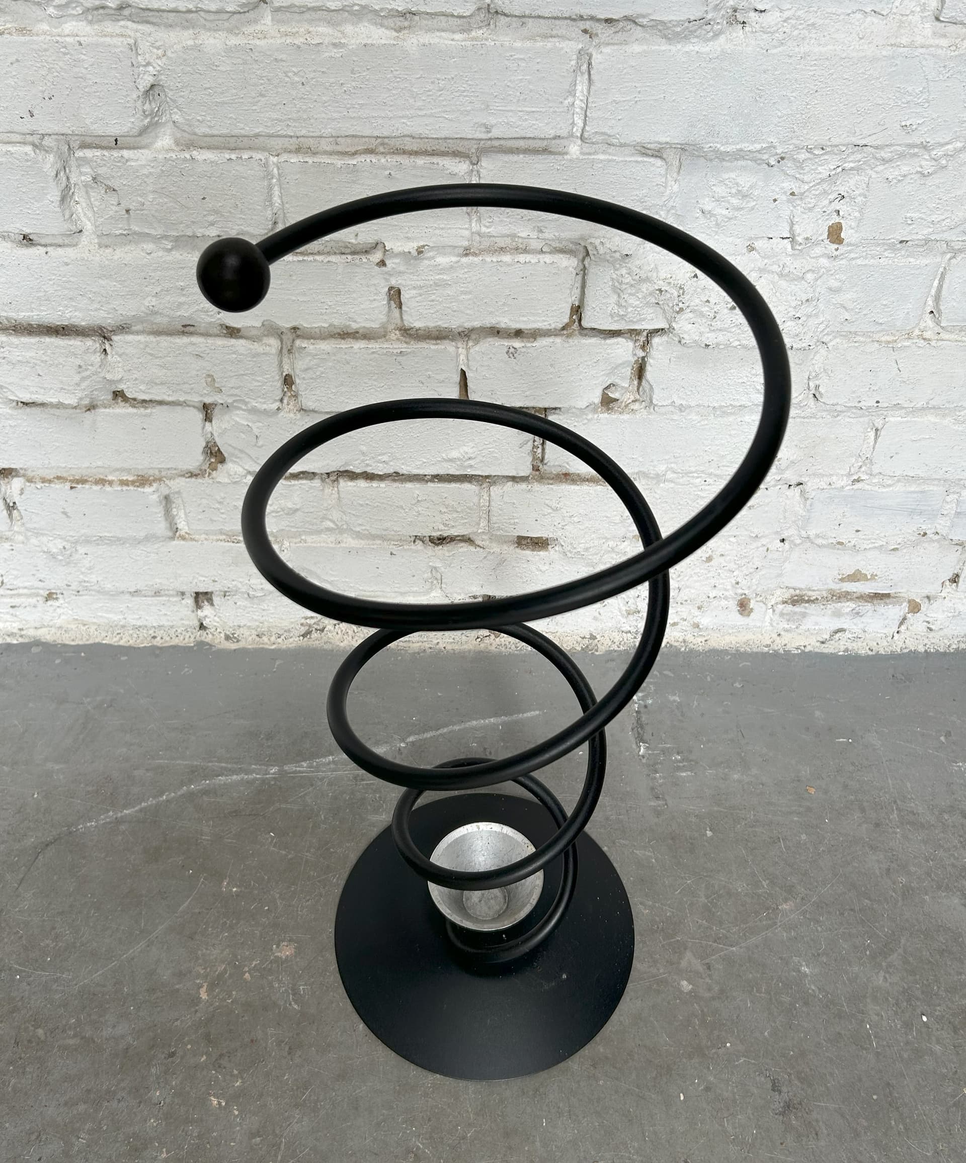 Parasolnik spiralny, metal czarny, lata 80. - 75945
