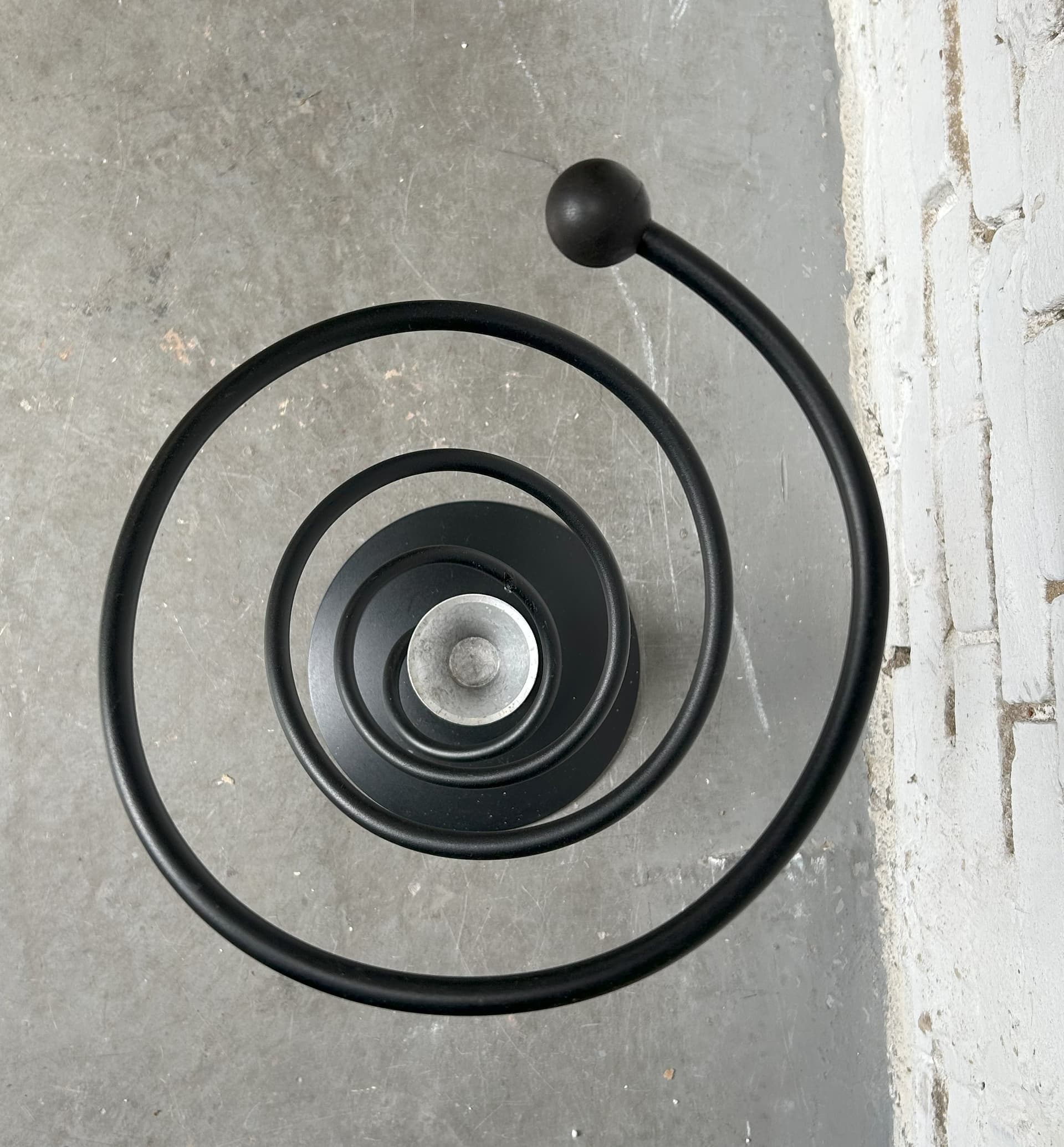 Parasolnik spiralny, metal czarny, lata 80. - 75944