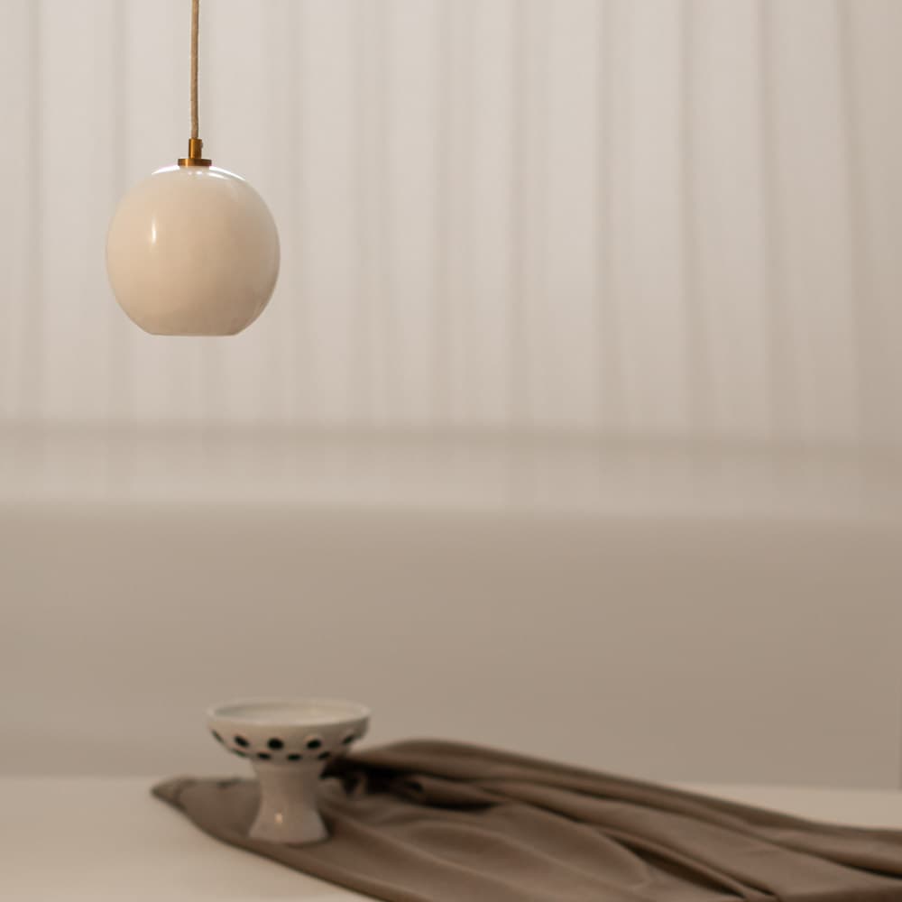 Lampa wisząca Selene biały alabaster, mosiądz, Embassy Interiors - 89728