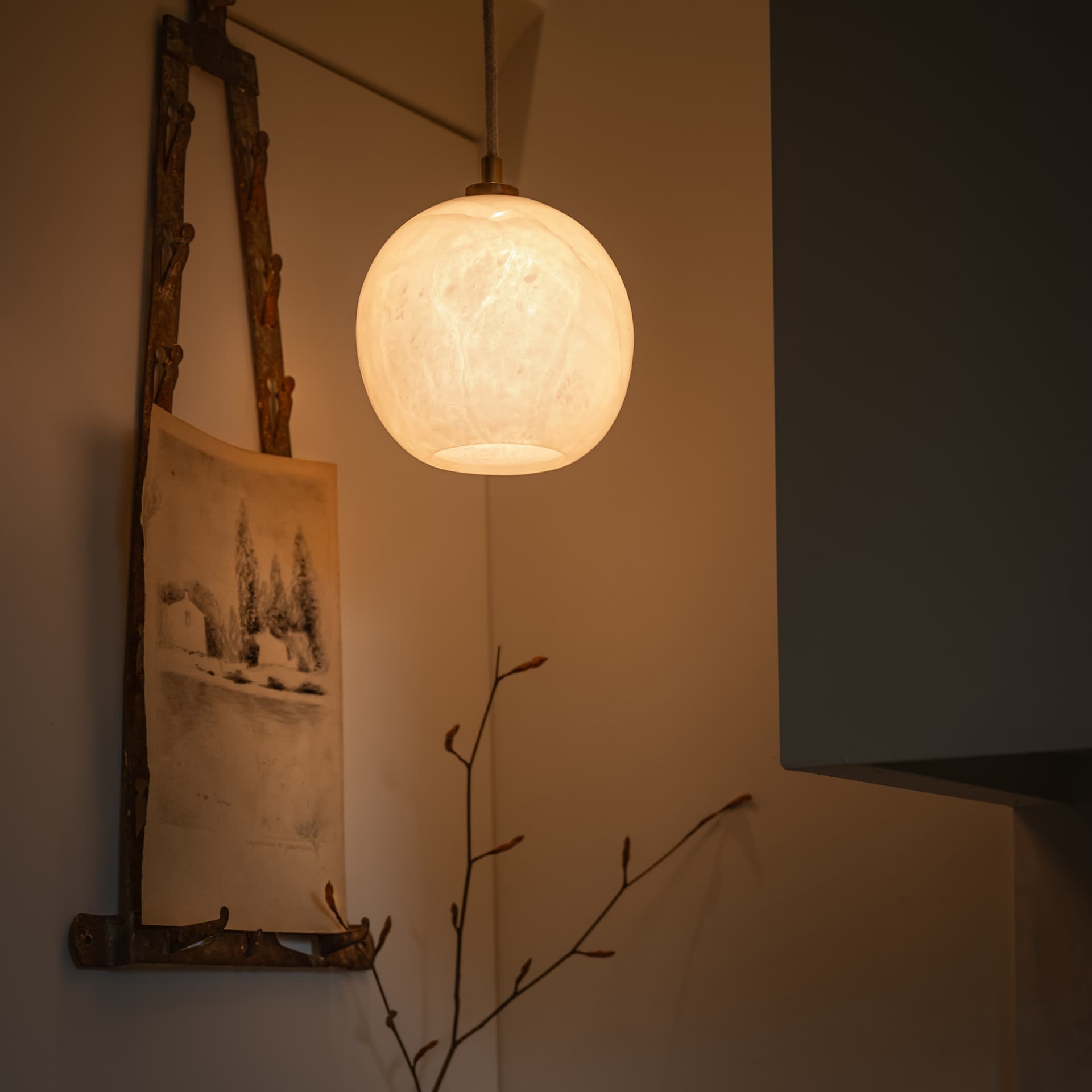 Lampa wisząca Selene biały alabaster, mosiądz, Embassy Interiors - 89729