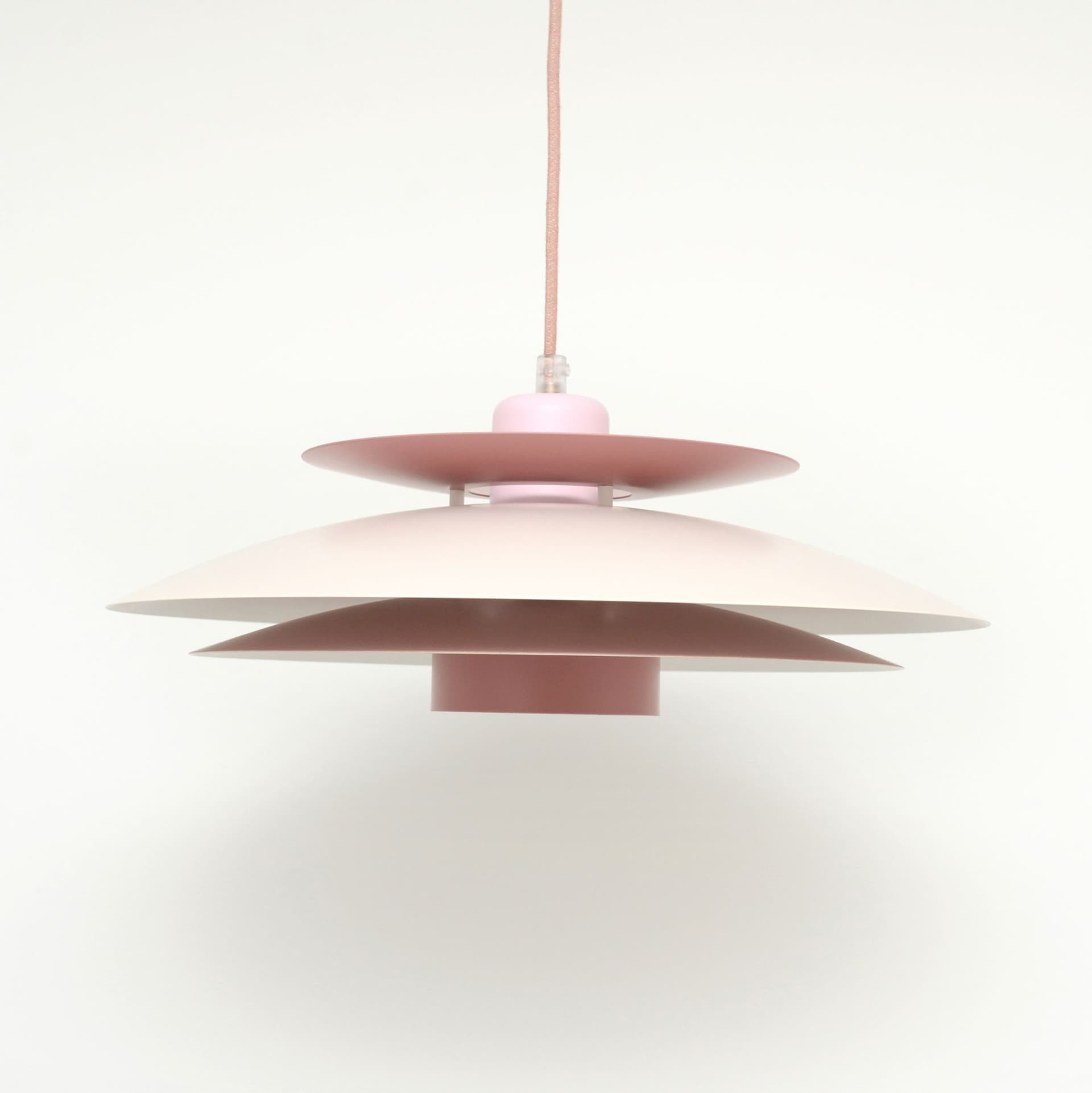 Lampa wisząca, różowy, metal, Dania, lata 70. - 99833