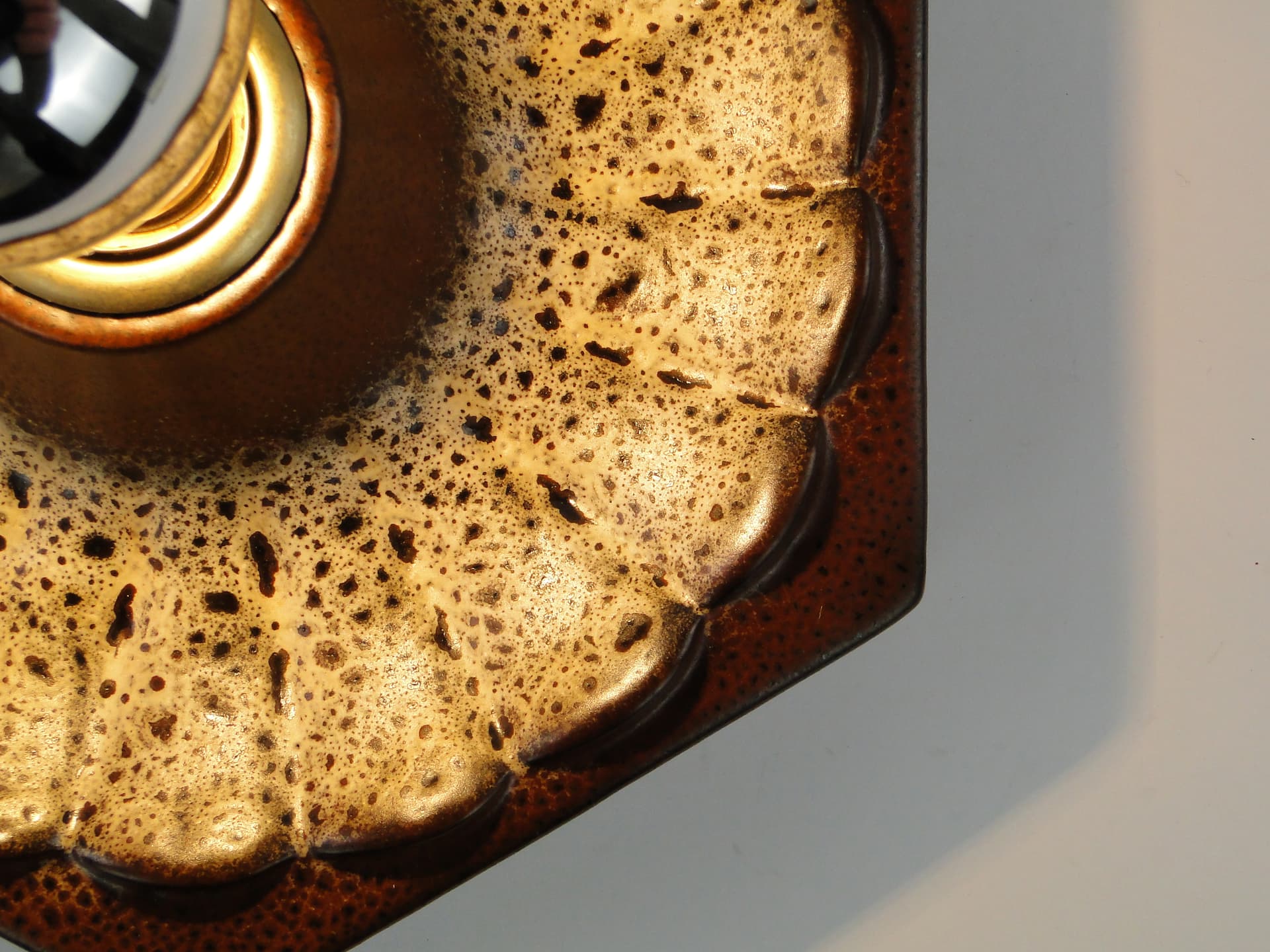 Kinkiet kaflowy brązowy ceramika glazurowana Mid-Century Modern l.50 - 123978