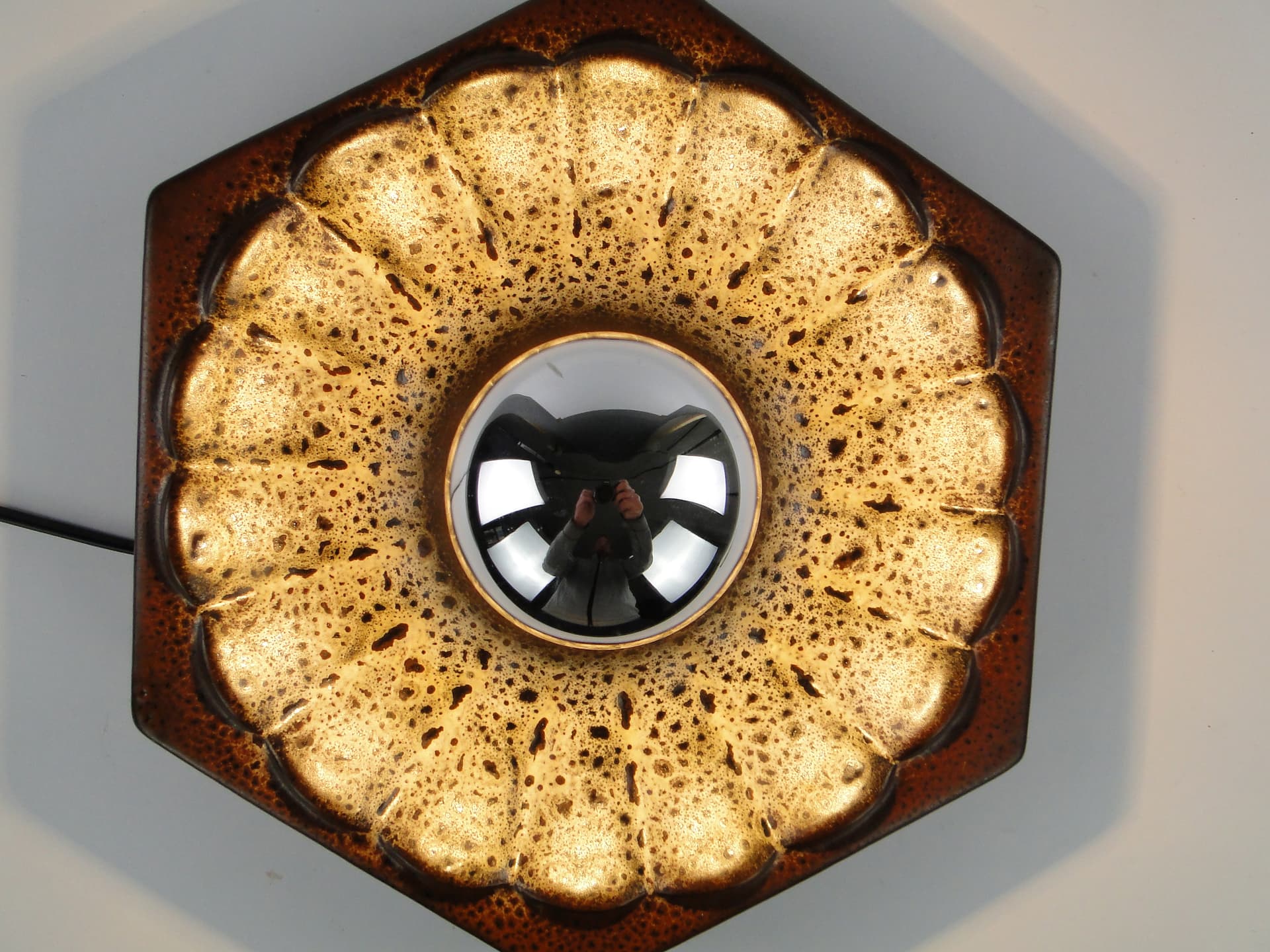 Kinkiet kaflowy brązowy ceramika glazurowana Mid-Century Modern l.50 - 123976