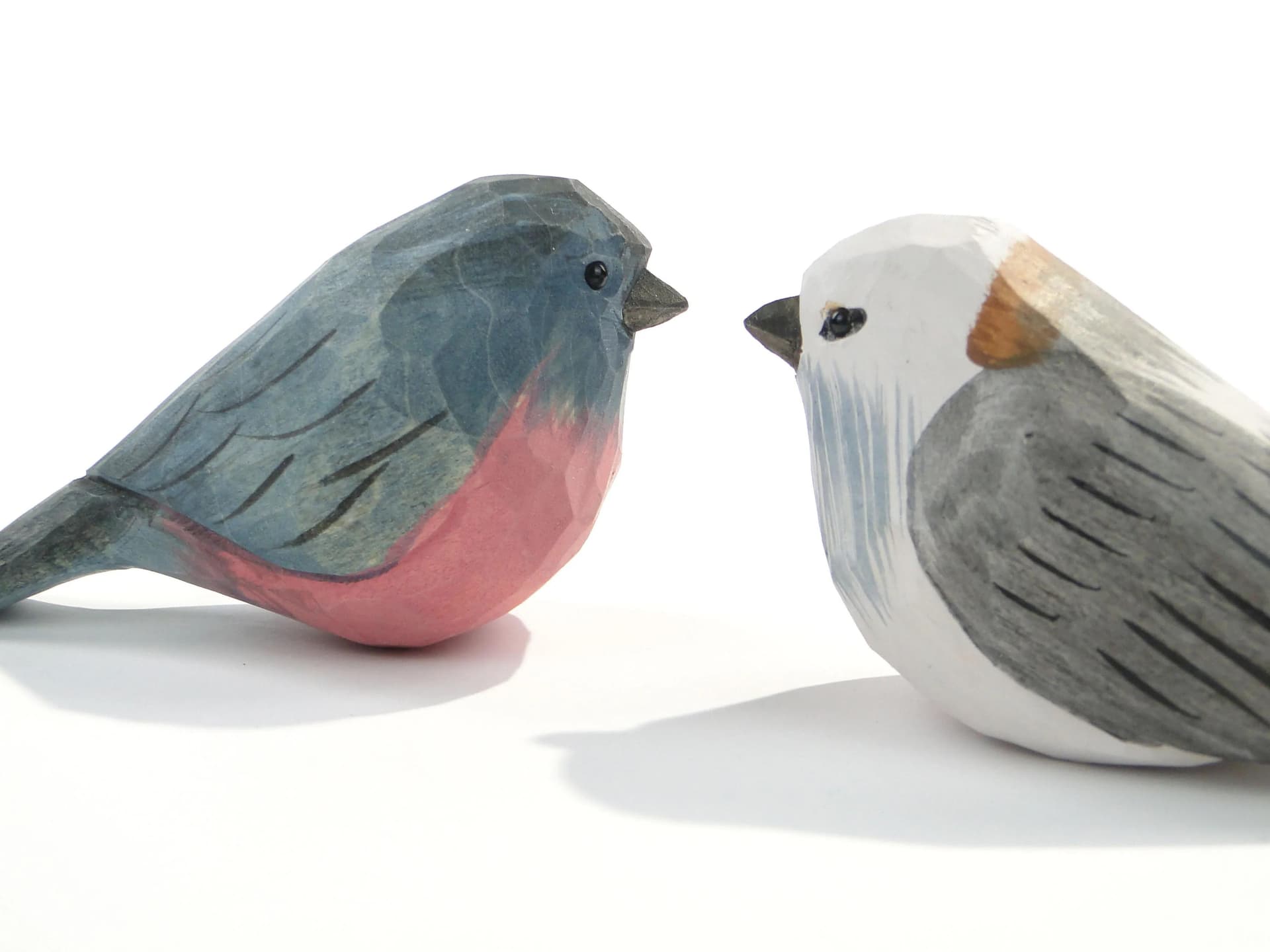 Pair of bird figurines, multicolor wood, Poland, 21st c. - 163480
