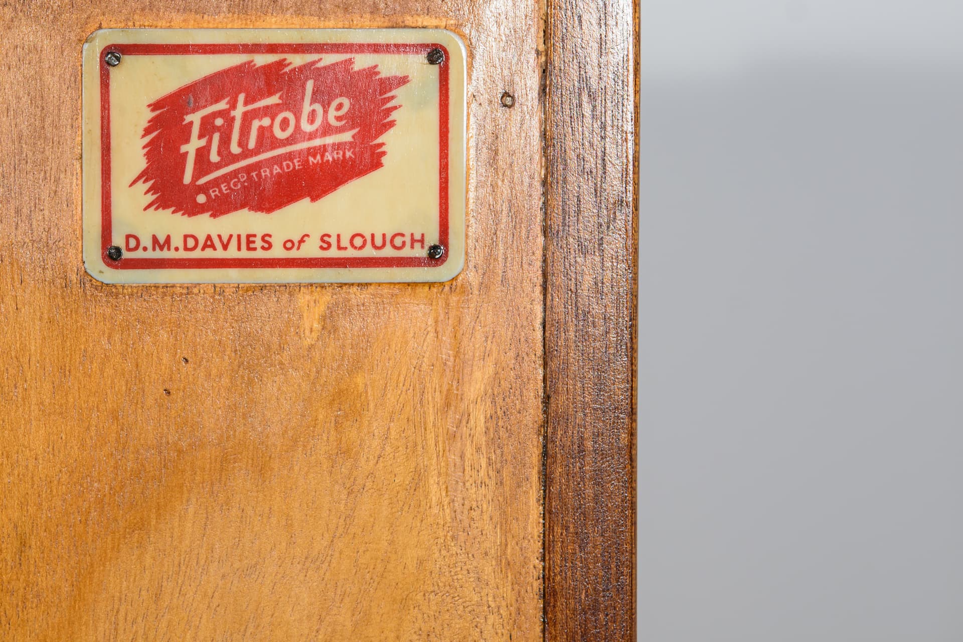 Wardrobe Art Deco, light brown oak, Fitrobe, United Kingdom, 1930s. - 170851