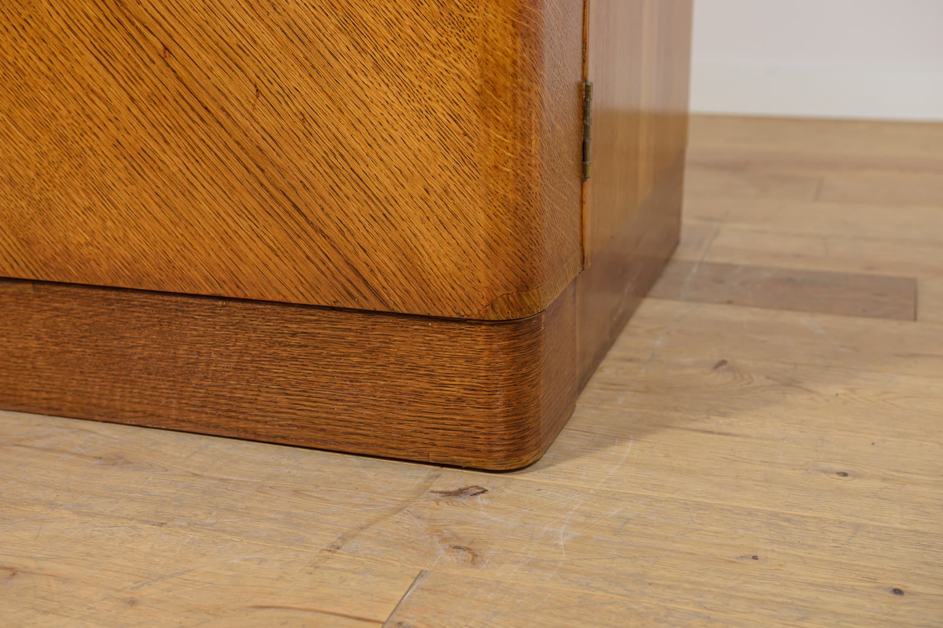 Wardrobe Art Deco, light brown oak, Fitrobe, United Kingdom, 1930s. - 170847