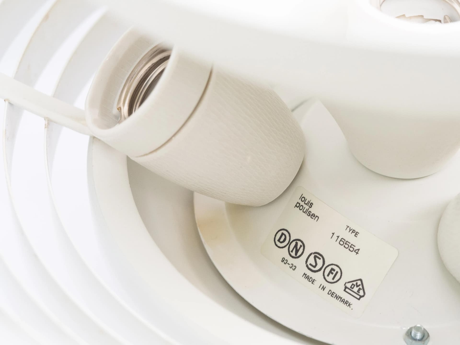 Biała aluminiowa lampa wisząca AJ Royal 500, proj. A. Jacobsen dla Louis Poulsen, Dania, lata 60. - 13608