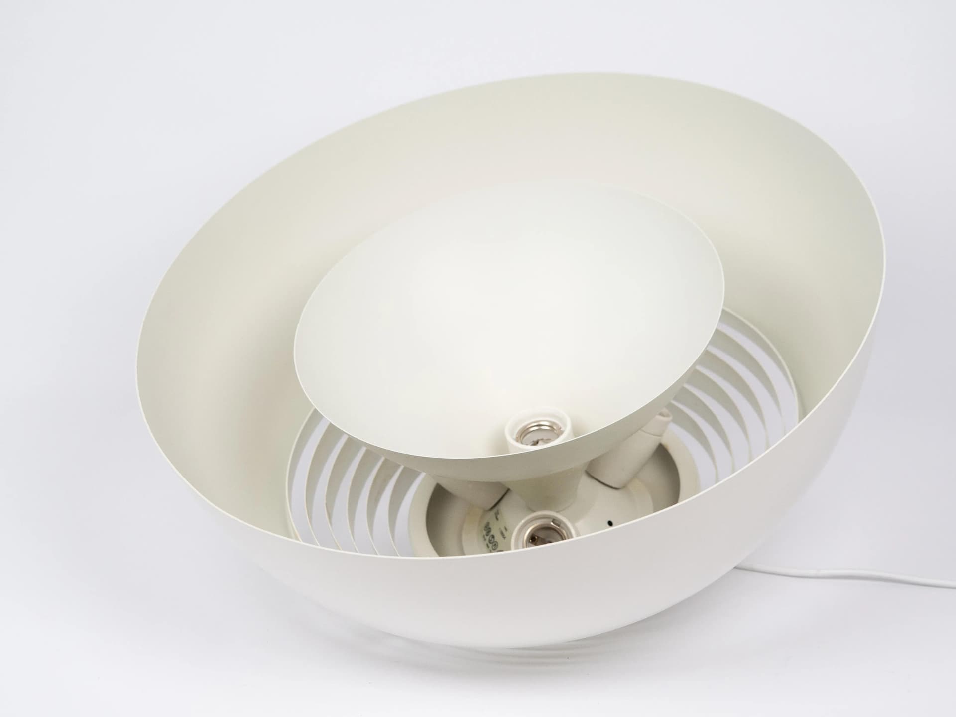 Biała aluminiowa lampa wisząca AJ Royal 500, proj. A. Jacobsen dla Louis Poulsen, Dania, lata 60. - 13606