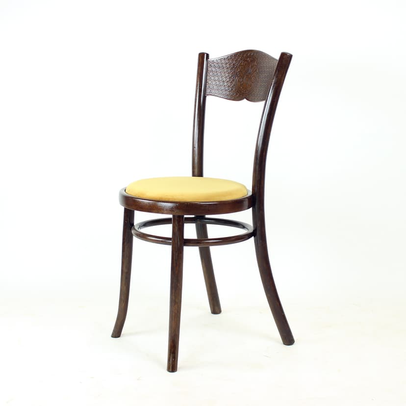 Bentwood chair, Thonet, dark brown oak, Czechoslovakia, 1940s.