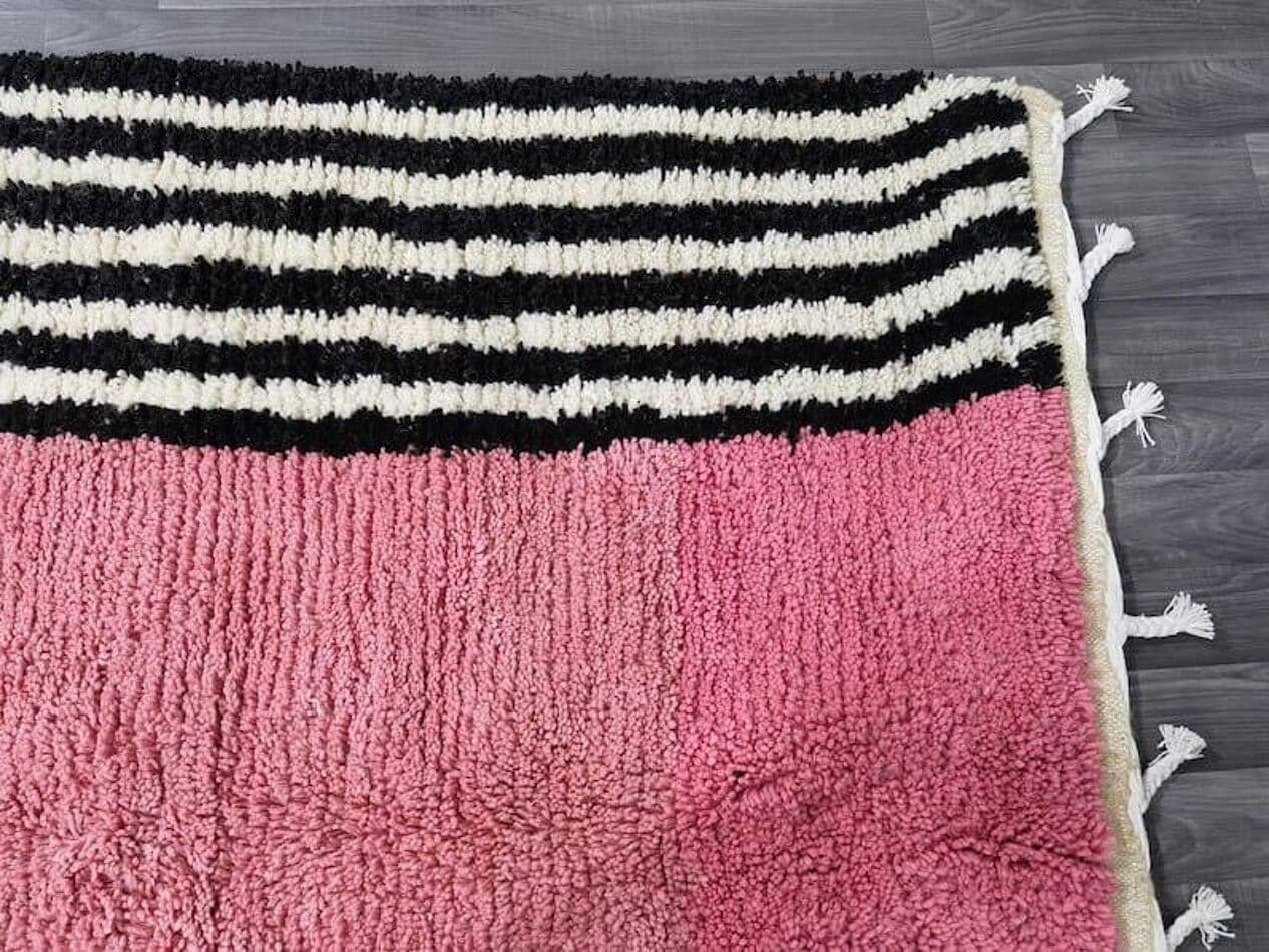 Ręcznie tkany dywan 100x200 cm, wełna, różowy, czarny, biały, Maroko - 204280
