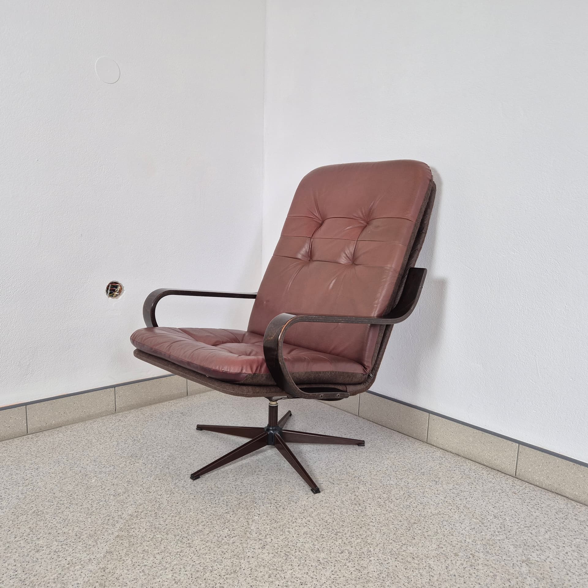 Fotel wypoczynkowy, skóra brązowa, Westnofa, Dania, lata 70. - 226414