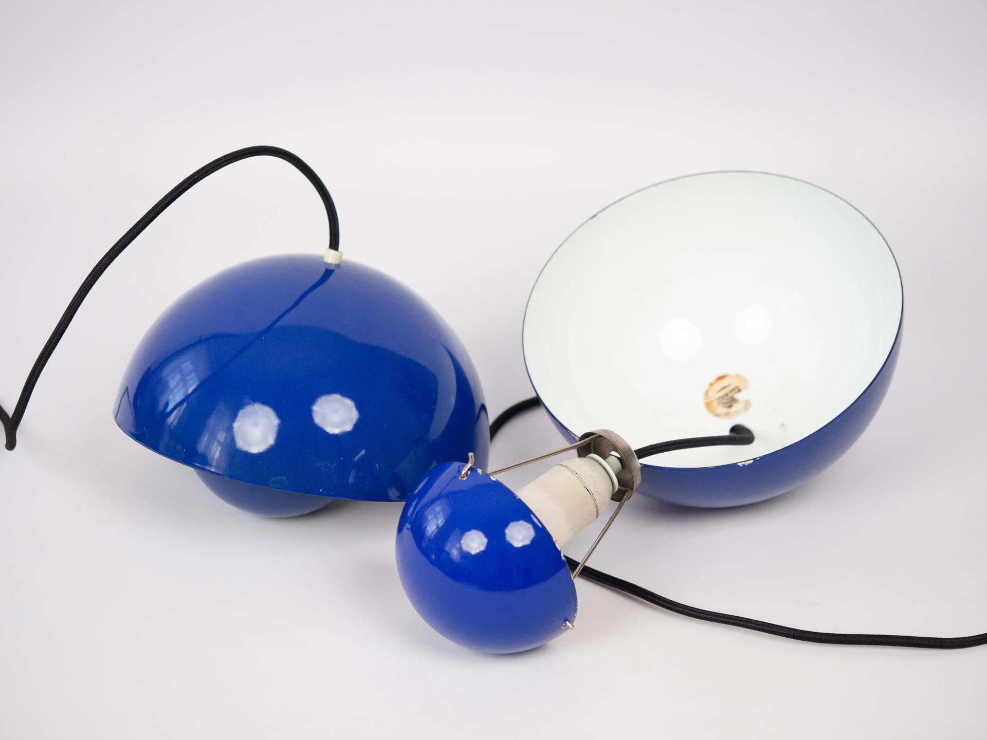 Kobaltowe emaliowane lampy wiszące Flowerpot VP1, proj. V. Panton dla Louis Poulsen, Dania, lata 60. - 20460